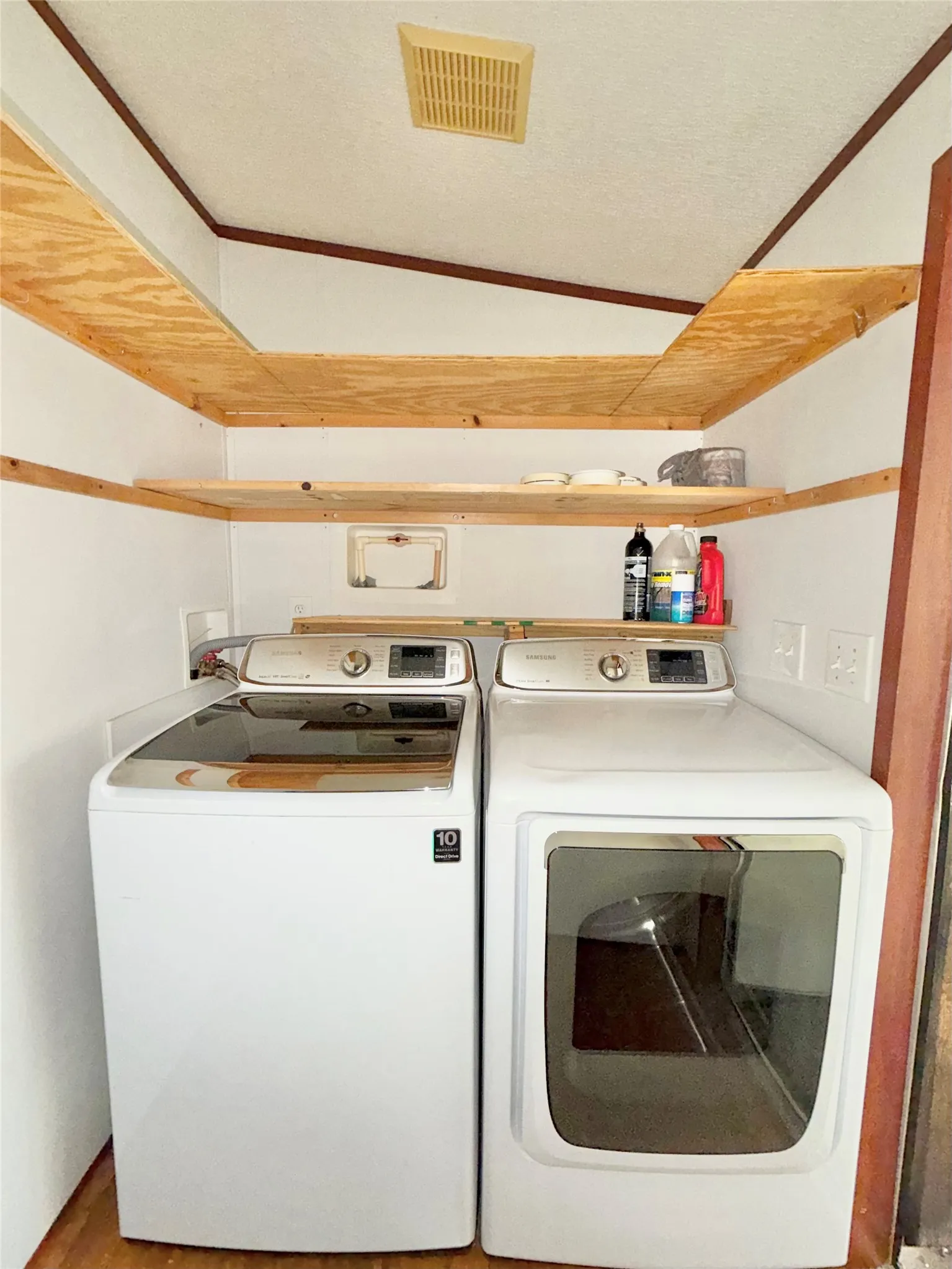 Manufactured Home For Sale in Mc Lennan County , 2022 Parrish Street, Waco, Texas 76705, 3 Bedroom, 2 Bathroom, Garage spaces, 1,120 Sqft, built in 2003, mls#21311706, Real Estate Agent in Waco, Homes For Sale in Mc Lennan county, Homes For Sale in Waco, Realtor in Waco Texas, Real Estate Brokerage Independent Realty Texas, Luminita Cordes Realtor