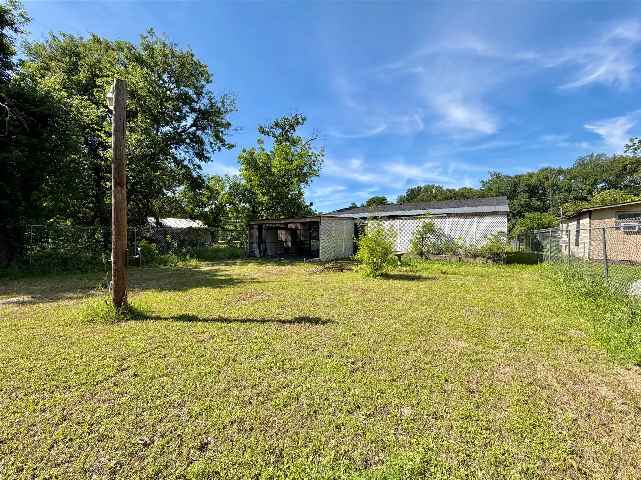 Manufactured Home For Sale in Mc Lennan County , 2022 Parrish Street, Waco, Texas 76705, 3 Bedroom, 2 Bathroom, Garage spaces, 1,120 Sqft, built in 2003, mls#21311706, Real Estate Agent in Waco, Homes For Sale in Mc Lennan county, Homes For Sale in Waco, Realtor in Waco Texas, Real Estate Brokerage Independent Realty Texas, Luminita Cordes Realtor