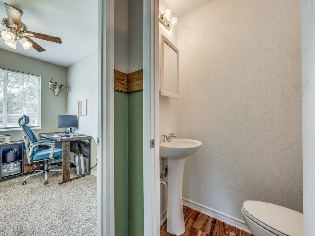 Single Family Residence For Sale in Fannin County , 411 W Houston Street, Leonard, Texas 75452, 4 Bedroom, 3 Bathroom, Garage spaces, 1,896 Sqft, built in 1998, mls#21311753, Real Estate Agent in Leonard, Homes For Sale in Fannin county, Homes For Sale in Leonard, Realtor in Leonard Texas, Real Estate Brokerage Independent Realty Texas, Luminita Cordes Realtor