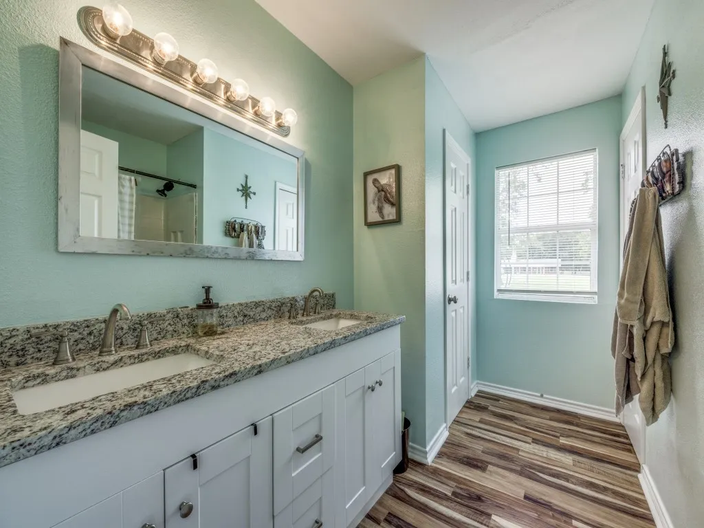 Single Family Residence For Sale in Fannin County , 411 W Houston Street, Leonard, Texas 75452, 4 Bedroom, 3 Bathroom, Garage spaces, 1,896 Sqft, built in 1998, mls#21311753, Real Estate Agent in Leonard, Homes For Sale in Fannin county, Homes For Sale in Leonard, Realtor in Leonard Texas, Real Estate Brokerage Independent Realty Texas, Luminita Cordes Realtor
