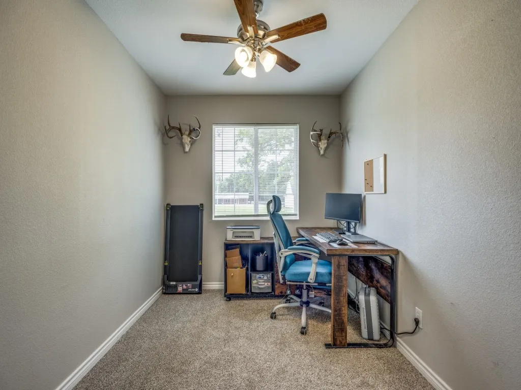 Single Family Residence For Sale in Fannin County , 411 W Houston Street, Leonard, Texas 75452, 4 Bedroom, 3 Bathroom, Garage spaces, 1,896 Sqft, built in 1998, mls#21311753, Real Estate Agent in Leonard, Homes For Sale in Fannin county, Homes For Sale in Leonard, Realtor in Leonard Texas, Real Estate Brokerage Independent Realty Texas, Luminita Cordes Realtor