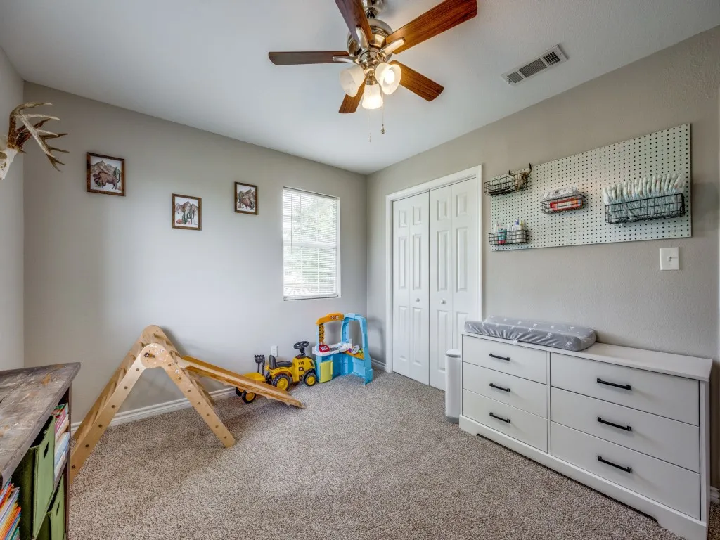 Single Family Residence For Sale in Fannin County , 411 W Houston Street, Leonard, Texas 75452, 4 Bedroom, 3 Bathroom, Garage spaces, 1,896 Sqft, built in 1998, mls#21311753, Real Estate Agent in Leonard, Homes For Sale in Fannin county, Homes For Sale in Leonard, Realtor in Leonard Texas, Real Estate Brokerage Independent Realty Texas, Luminita Cordes Realtor