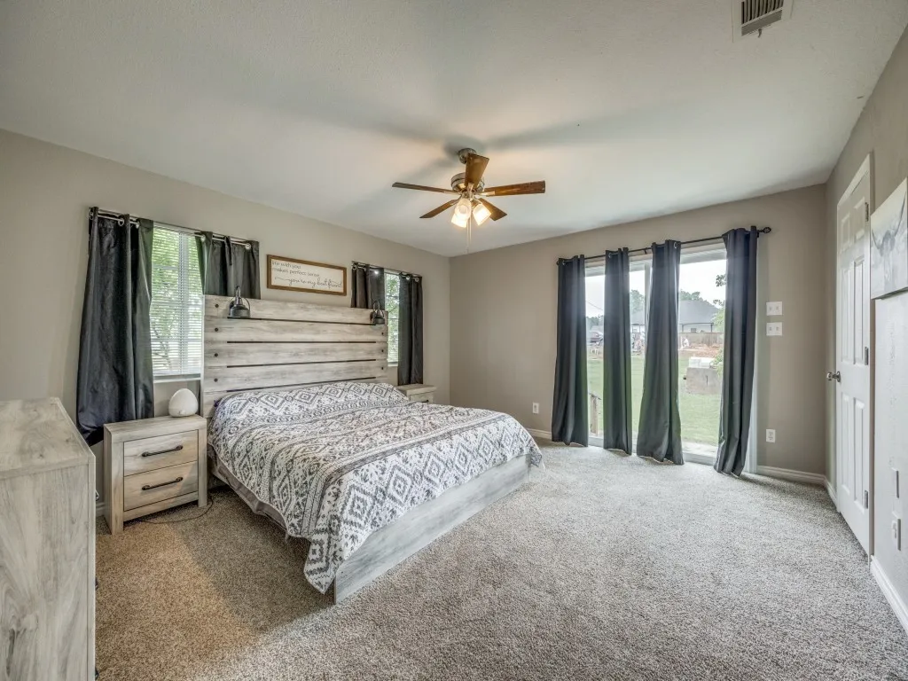 Single Family Residence For Sale in Fannin County , 411 W Houston Street, Leonard, Texas 75452, 4 Bedroom, 3 Bathroom, Garage spaces, 1,896 Sqft, built in 1998, mls#21311753, Real Estate Agent in Leonard, Homes For Sale in Fannin county, Homes For Sale in Leonard, Realtor in Leonard Texas, Real Estate Brokerage Independent Realty Texas, Luminita Cordes Realtor