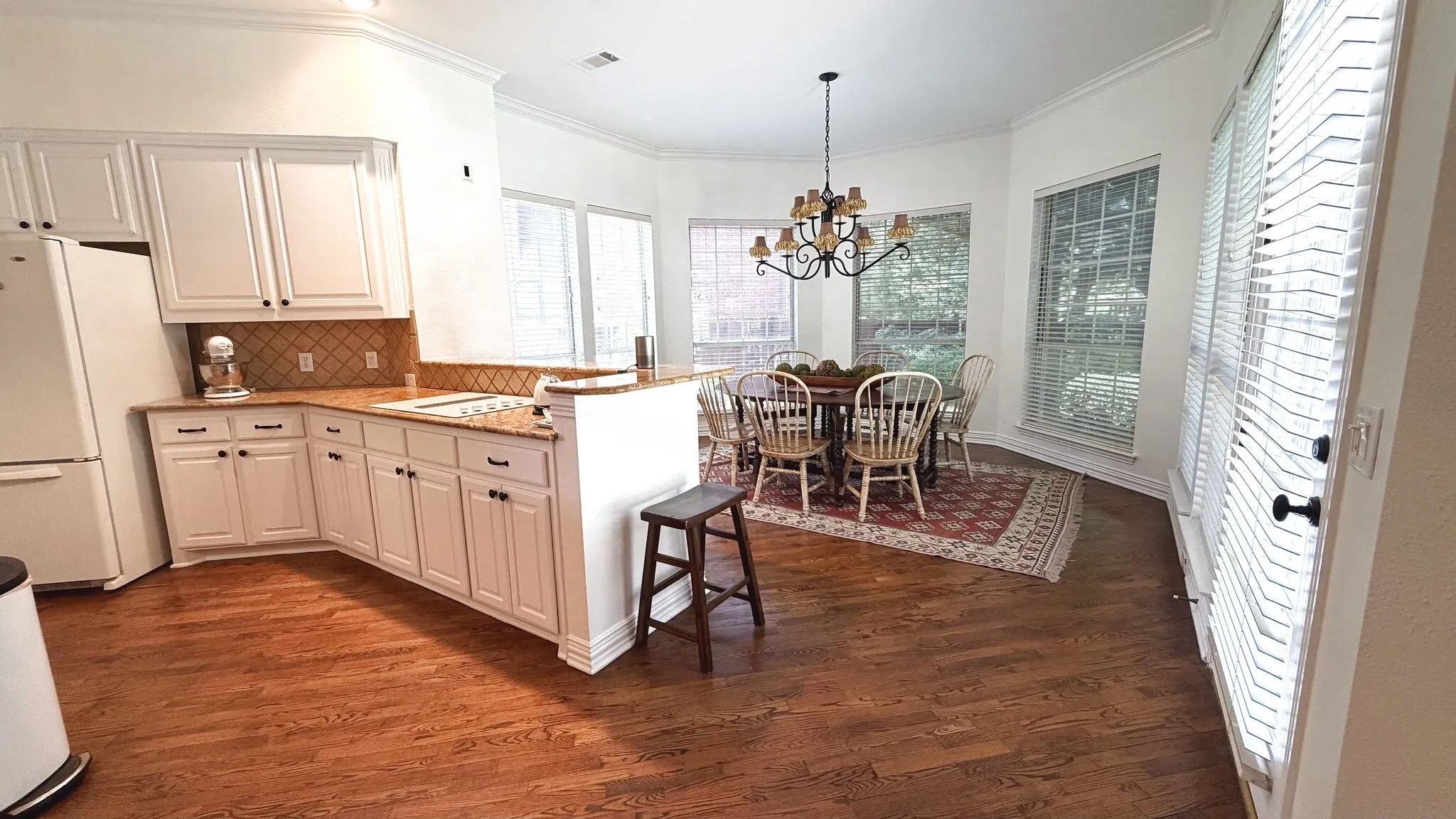 Spacious kitchen with kitchen island and dining area