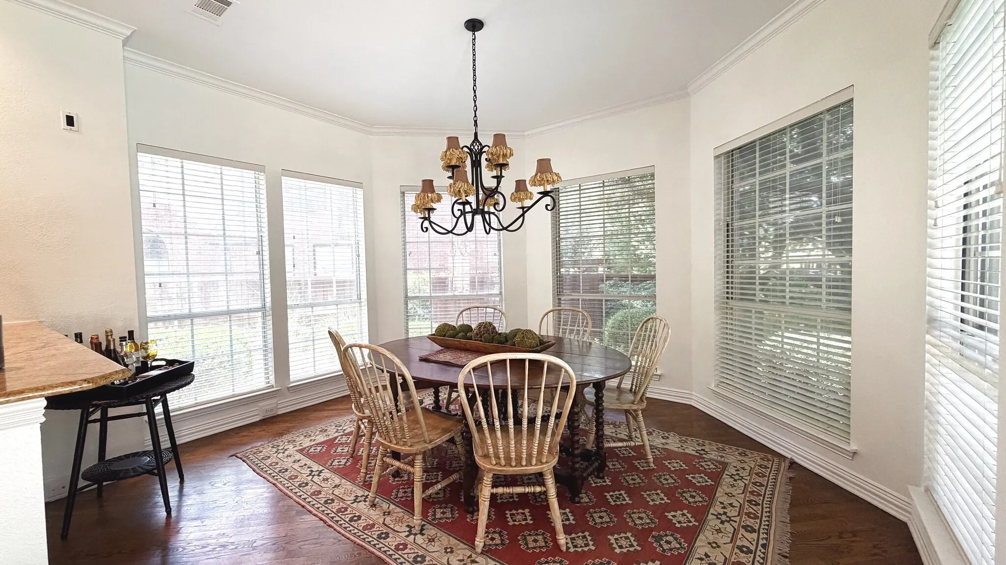 Beautiful, large dining area with bay windows