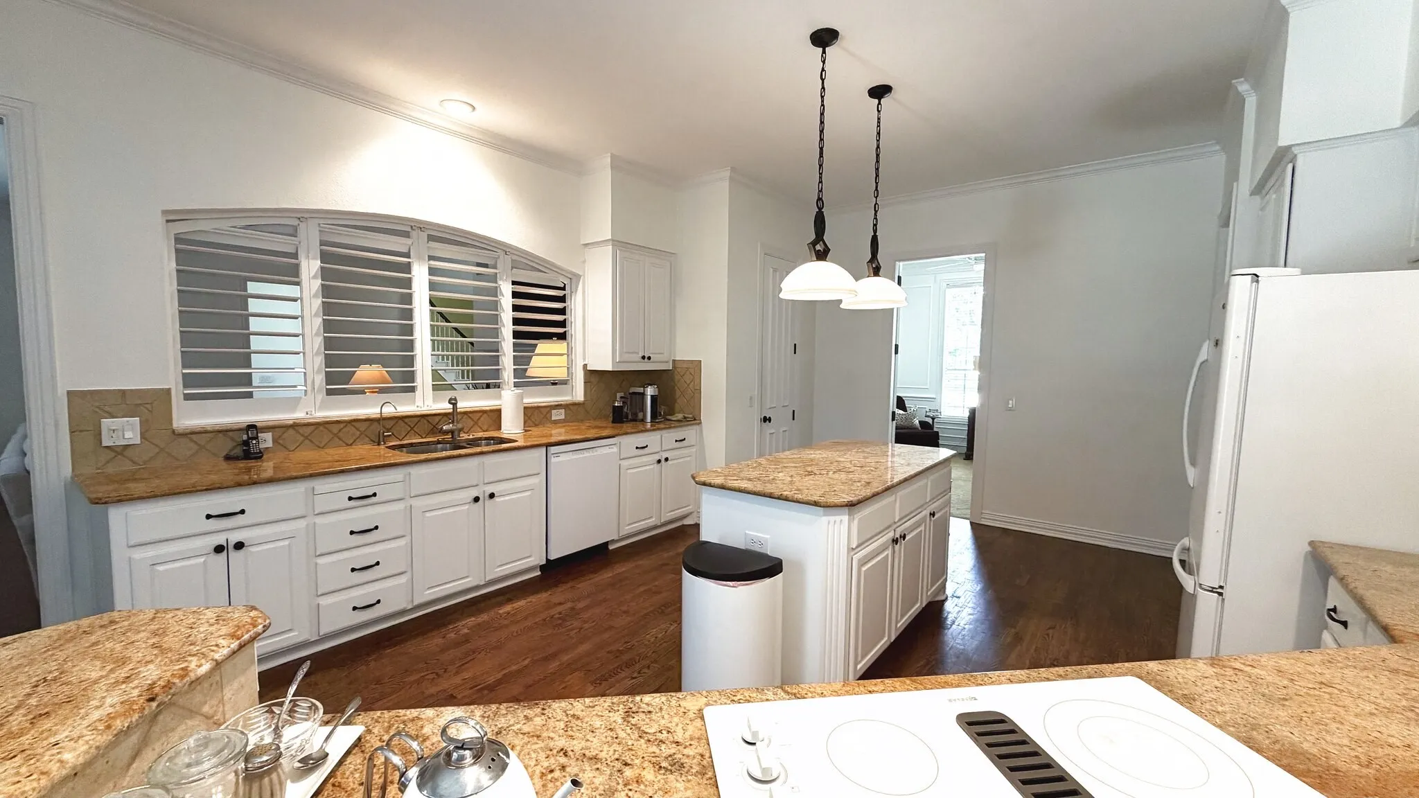 Spacious kitchen with kitchen island and dining area