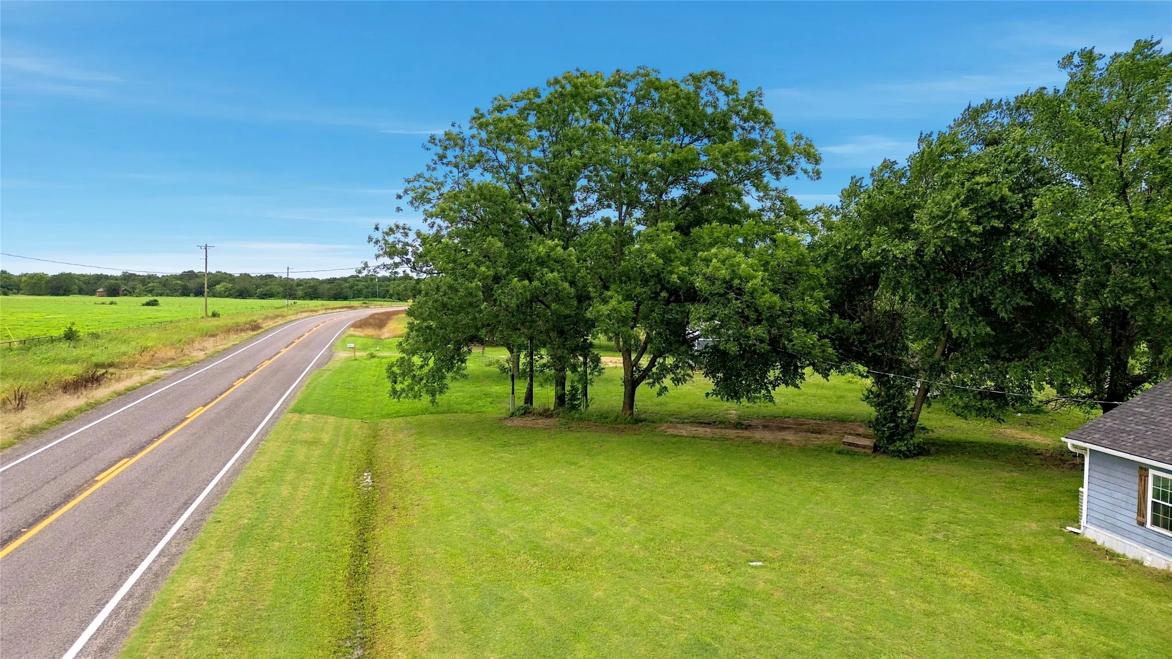 Single Family Residence For Sale in Fannin County , 13017 E Fm 273, Telephone, Texas 75488, 2 Bedroom, 1 Bathroom, Garage spaces, 1,332 Sqft, built in 1940, mls#21305185, Real Estate Agent in Telephone, Homes For Sale in Fannin county, Homes For Sale in Telephone, Realtor in Telephone Texas, Real Estate Brokerage Independent Realty Texas, Luminita Cordes Realtor