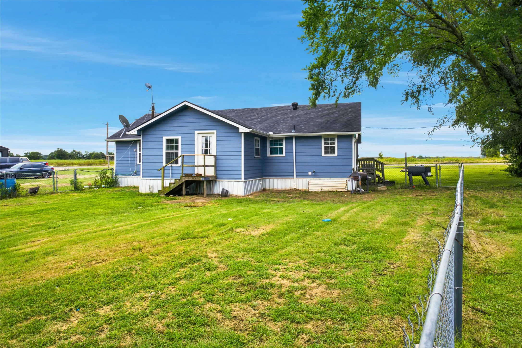 Single Family Residence For Sale in Fannin County , 13017 E Fm 273, Telephone, Texas 75488, 2 Bedroom, 1 Bathroom, Garage spaces, 1,332 Sqft, built in 1940, mls#21305185, Real Estate Agent in Telephone, Homes For Sale in Fannin county, Homes For Sale in Telephone, Realtor in Telephone Texas, Real Estate Brokerage Independent Realty Texas, Luminita Cordes Realtor