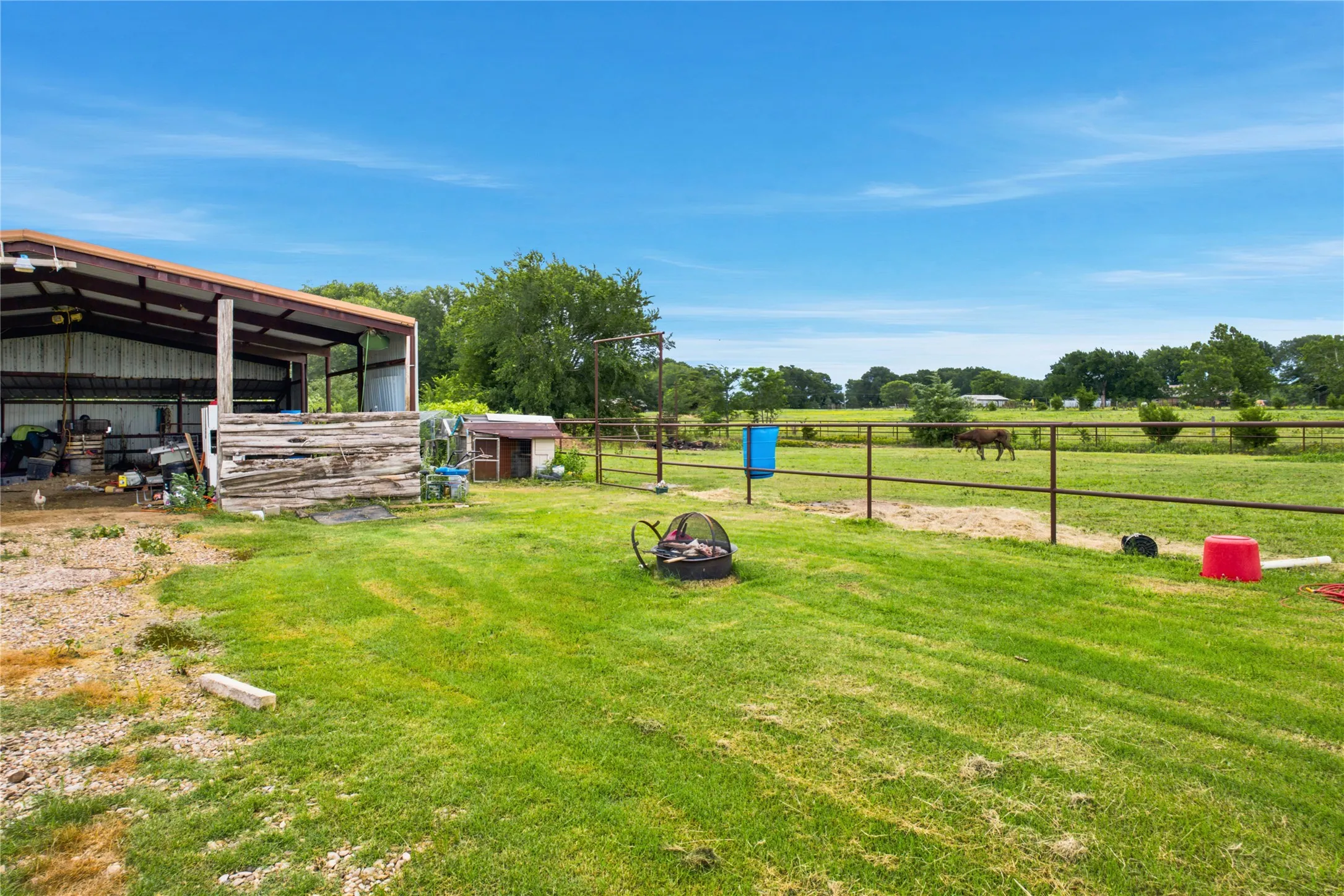 Single Family Residence For Sale in Fannin County , 13017 E Fm 273, Telephone, Texas 75488, 2 Bedroom, 1 Bathroom, Garage spaces, 1,332 Sqft, built in 1940, mls#21305185, Real Estate Agent in Telephone, Homes For Sale in Fannin county, Homes For Sale in Telephone, Realtor in Telephone Texas, Real Estate Brokerage Independent Realty Texas, Luminita Cordes Realtor