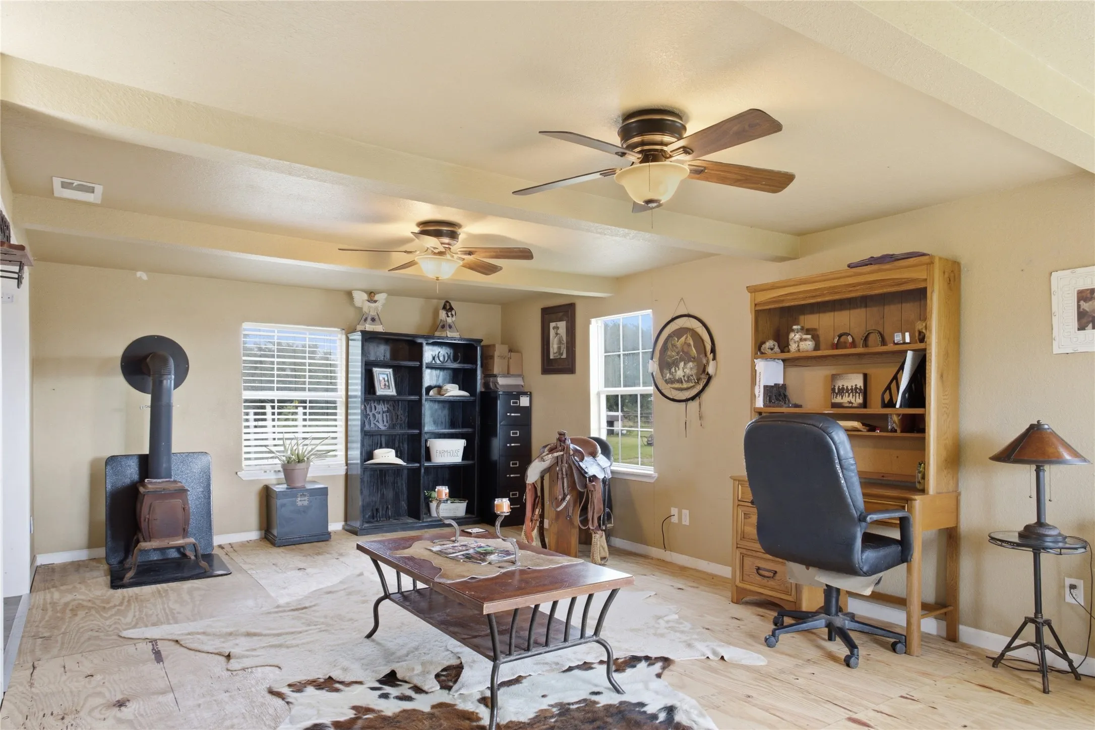Single Family Residence For Sale in Fannin County , 13017 E Fm 273, Telephone, Texas 75488, 2 Bedroom, 1 Bathroom, Garage spaces, 1,332 Sqft, built in 1940, mls#21305185, Real Estate Agent in Telephone, Homes For Sale in Fannin county, Homes For Sale in Telephone, Realtor in Telephone Texas, Real Estate Brokerage Independent Realty Texas, Luminita Cordes Realtor