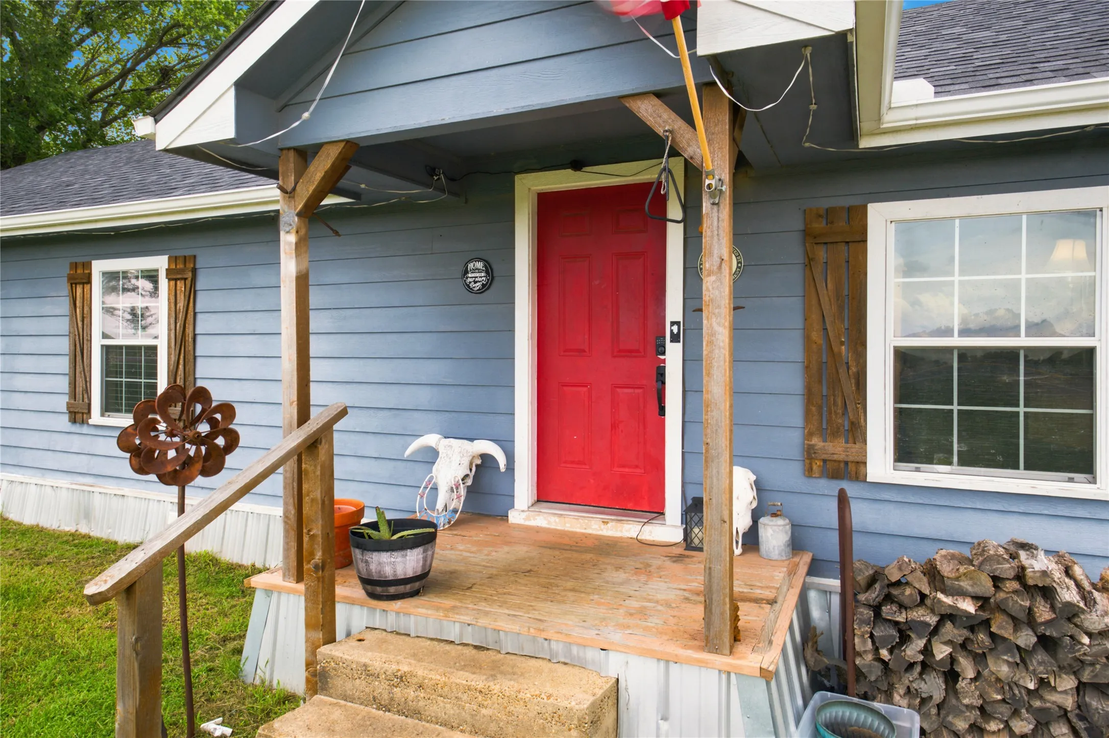 Single Family Residence For Sale in Fannin County , 13017 E Fm 273, Telephone, Texas 75488, 2 Bedroom, 1 Bathroom, Garage spaces, 1,332 Sqft, built in 1940, mls#21305185, Real Estate Agent in Telephone, Homes For Sale in Fannin county, Homes For Sale in Telephone, Realtor in Telephone Texas, Real Estate Brokerage Independent Realty Texas, Luminita Cordes Realtor