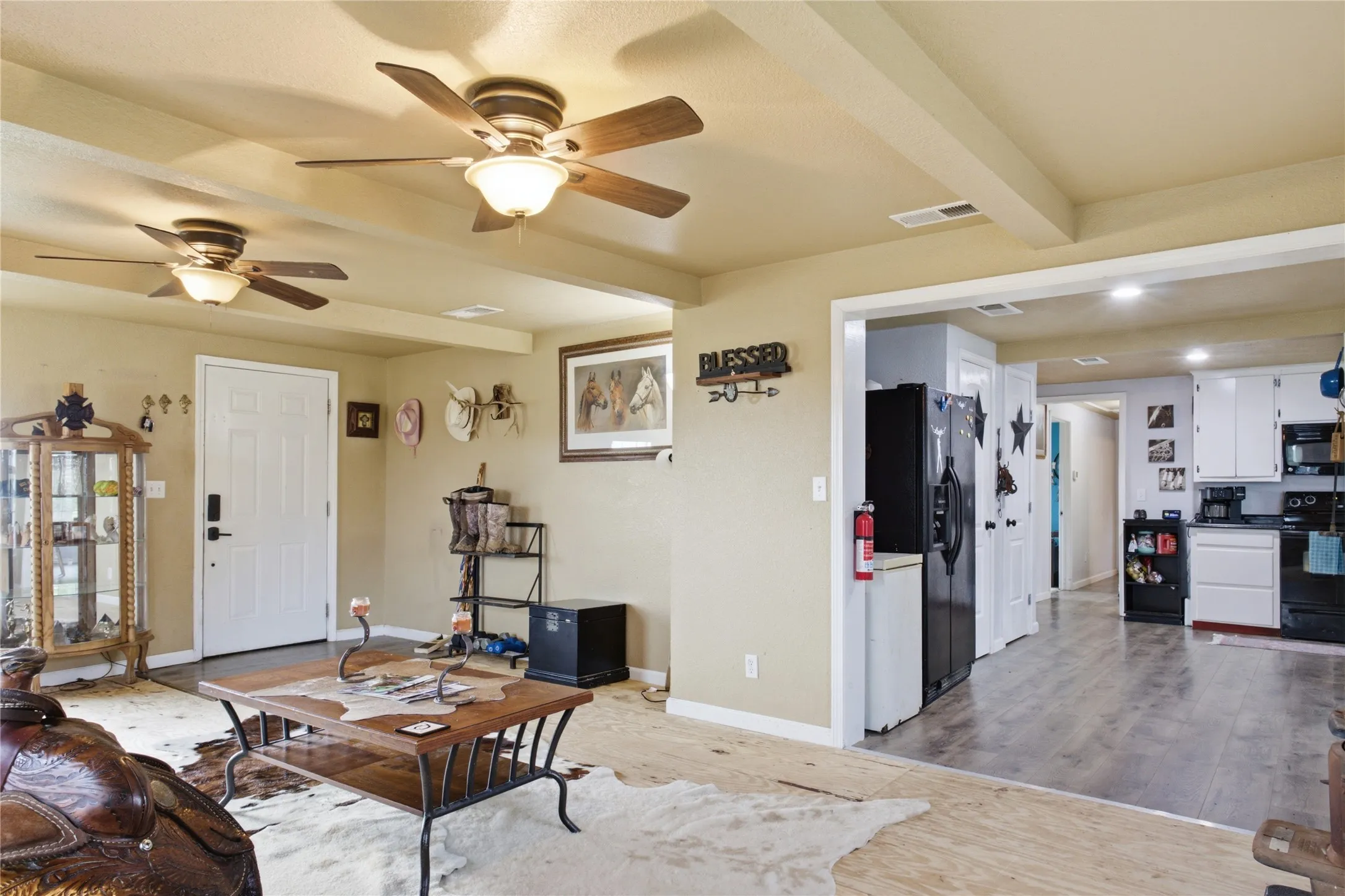 Single Family Residence For Sale in Fannin County , 13017 E Fm 273, Telephone, Texas 75488, 2 Bedroom, 1 Bathroom, Garage spaces, 1,332 Sqft, built in 1940, mls#21305185, Real Estate Agent in Telephone, Homes For Sale in Fannin county, Homes For Sale in Telephone, Realtor in Telephone Texas, Real Estate Brokerage Independent Realty Texas, Luminita Cordes Realtor