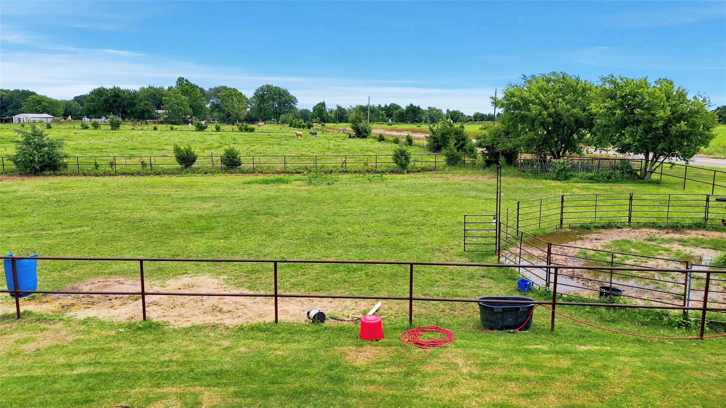Single Family Residence For Sale in Fannin County , 13017 E Fm 273, Telephone, Texas 75488, 2 Bedroom, 1 Bathroom, Garage spaces, 1,332 Sqft, built in 1940, mls#21305185, Real Estate Agent in Telephone, Homes For Sale in Fannin county, Homes For Sale in Telephone, Realtor in Telephone Texas, Real Estate Brokerage Independent Realty Texas, Luminita Cordes Realtor