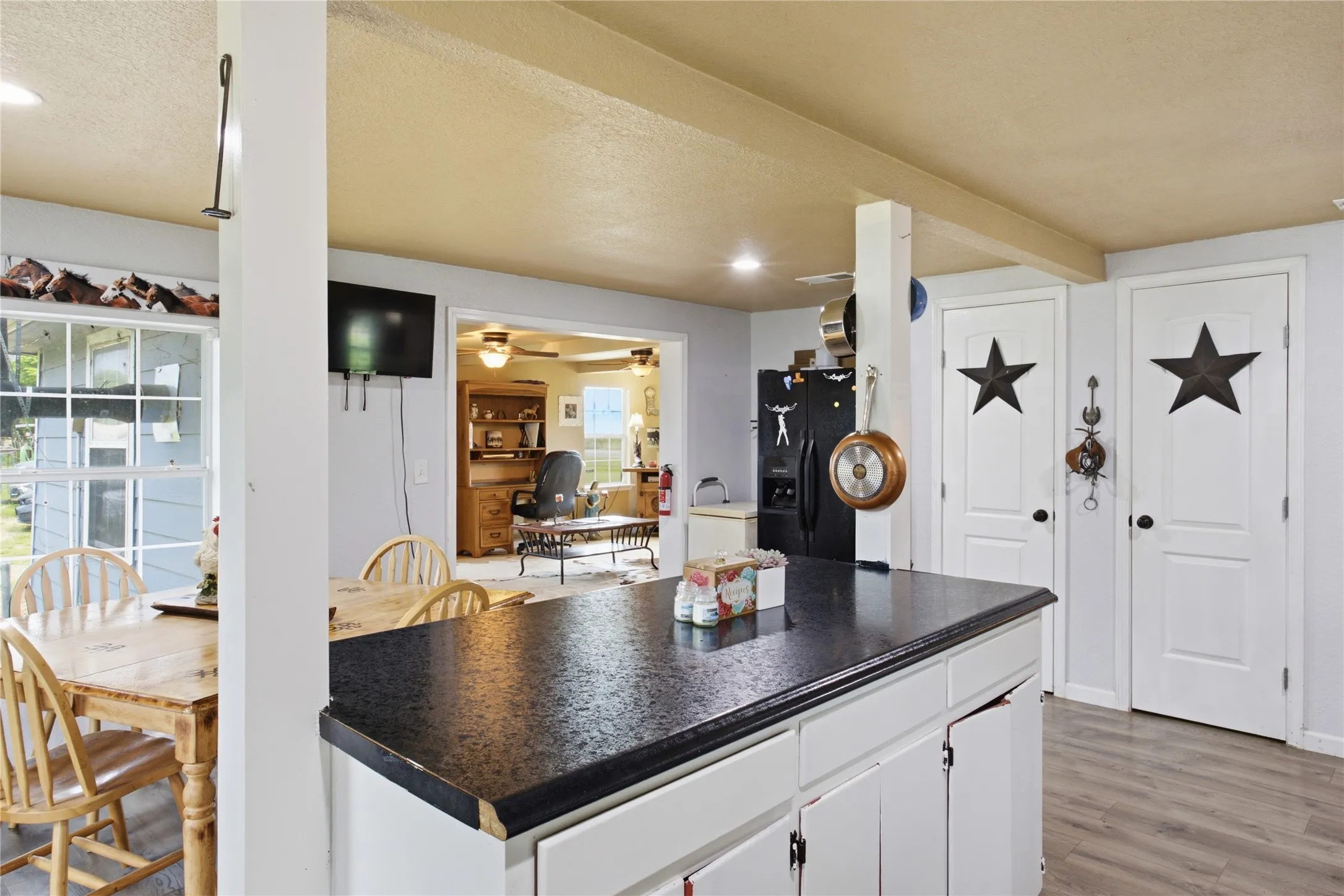 Single Family Residence For Sale in Fannin County , 13017 E Fm 273, Telephone, Texas 75488, 2 Bedroom, 1 Bathroom, Garage spaces, 1,332 Sqft, built in 1940, mls#21305185, Real Estate Agent in Telephone, Homes For Sale in Fannin county, Homes For Sale in Telephone, Realtor in Telephone Texas, Real Estate Brokerage Independent Realty Texas, Luminita Cordes Realtor