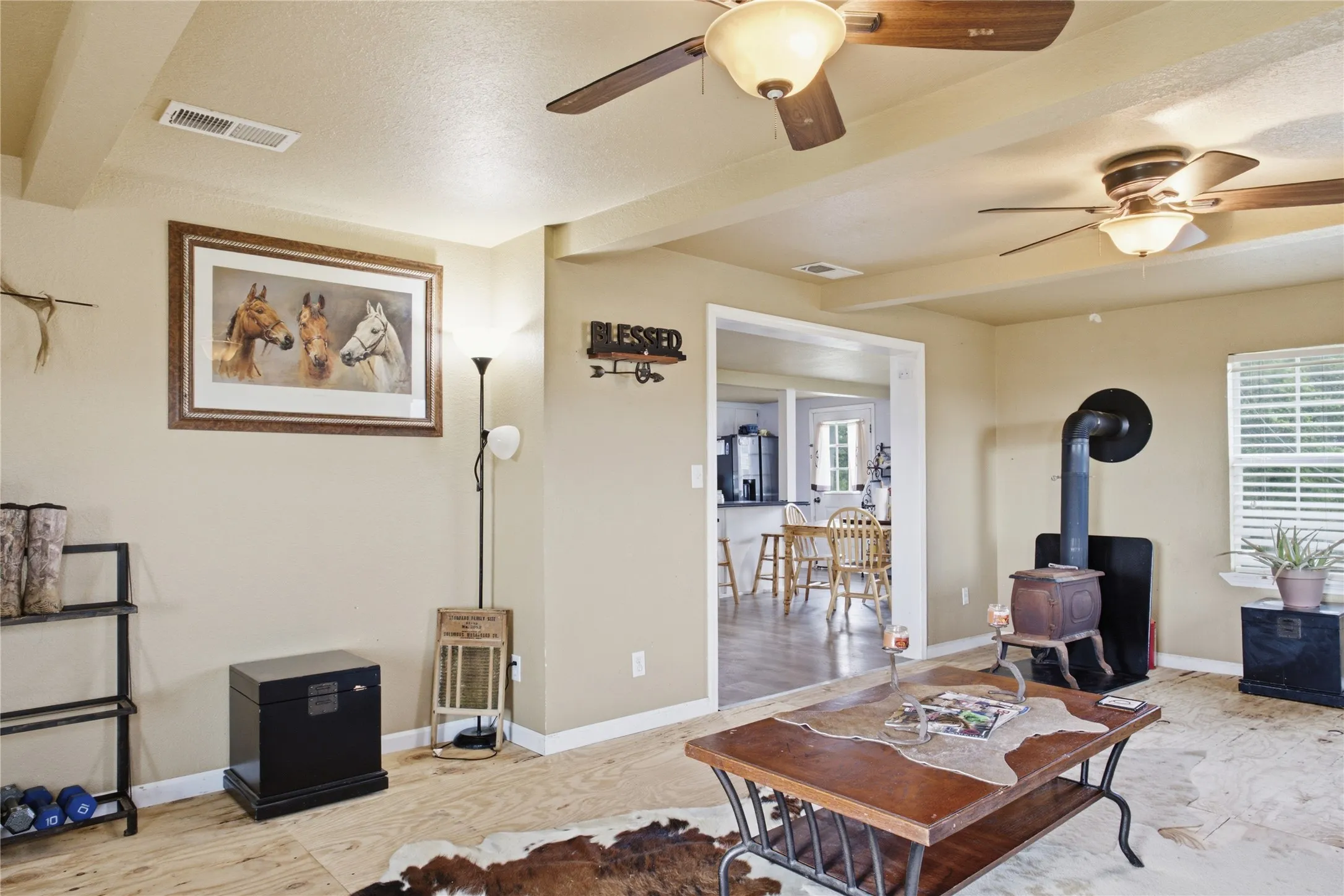Single Family Residence For Sale in Fannin County , 13017 E Fm 273, Telephone, Texas 75488, 2 Bedroom, 1 Bathroom, Garage spaces, 1,332 Sqft, built in 1940, mls#21305185, Real Estate Agent in Telephone, Homes For Sale in Fannin county, Homes For Sale in Telephone, Realtor in Telephone Texas, Real Estate Brokerage Independent Realty Texas, Luminita Cordes Realtor