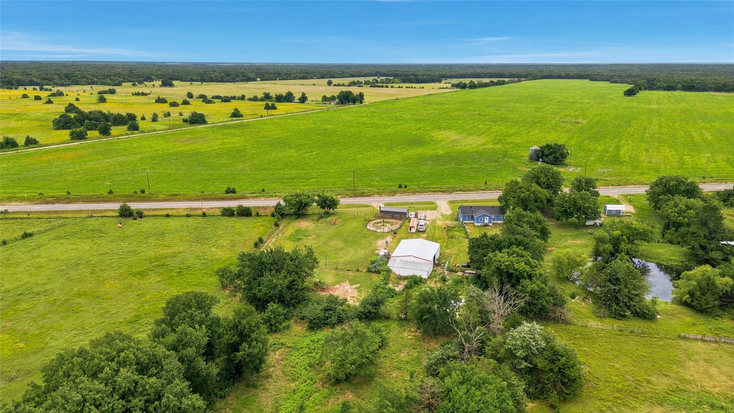 Single Family Residence For Sale in Fannin County , 13017 E Fm 273, Telephone, Texas 75488, 2 Bedroom, 1 Bathroom, Garage spaces, 1,332 Sqft, built in 1940, mls#21305185, Real Estate Agent in Telephone, Homes For Sale in Fannin county, Homes For Sale in Telephone, Realtor in Telephone Texas, Real Estate Brokerage Independent Realty Texas, Luminita Cordes Realtor