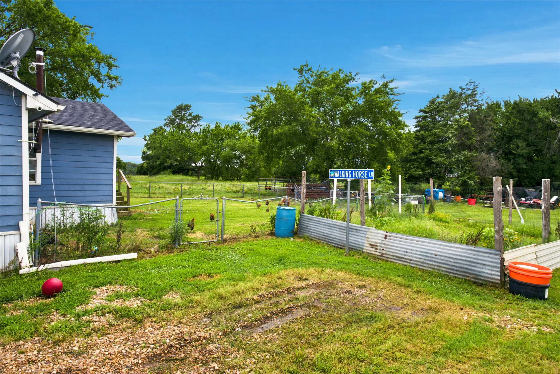 Single Family Residence For Sale in Fannin County , 13017 E Fm 273, Telephone, Texas 75488, 2 Bedroom, 1 Bathroom, Garage spaces, 1,332 Sqft, built in 1940, mls#21305185, Real Estate Agent in Telephone, Homes For Sale in Fannin county, Homes For Sale in Telephone, Realtor in Telephone Texas, Real Estate Brokerage Independent Realty Texas, Luminita Cordes Realtor