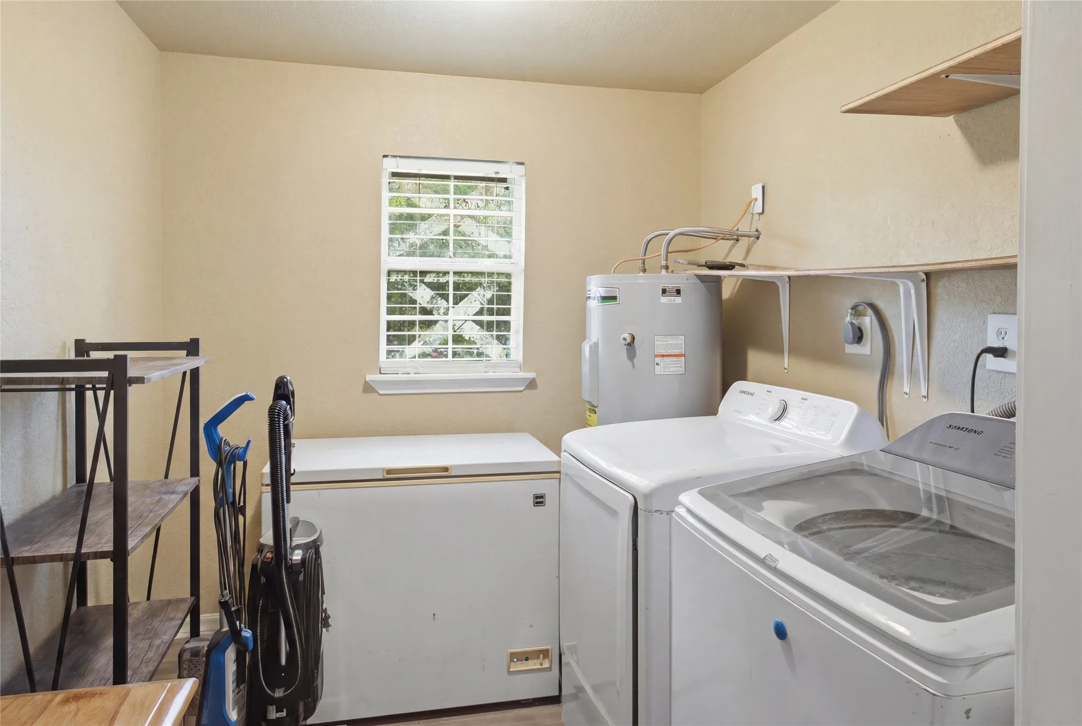 Single Family Residence For Sale in Fannin County , 13017 E Fm 273, Telephone, Texas 75488, 2 Bedroom, 1 Bathroom, Garage spaces, 1,332 Sqft, built in 1940, mls#21305185, Real Estate Agent in Telephone, Homes For Sale in Fannin county, Homes For Sale in Telephone, Realtor in Telephone Texas, Real Estate Brokerage Independent Realty Texas, Luminita Cordes Realtor