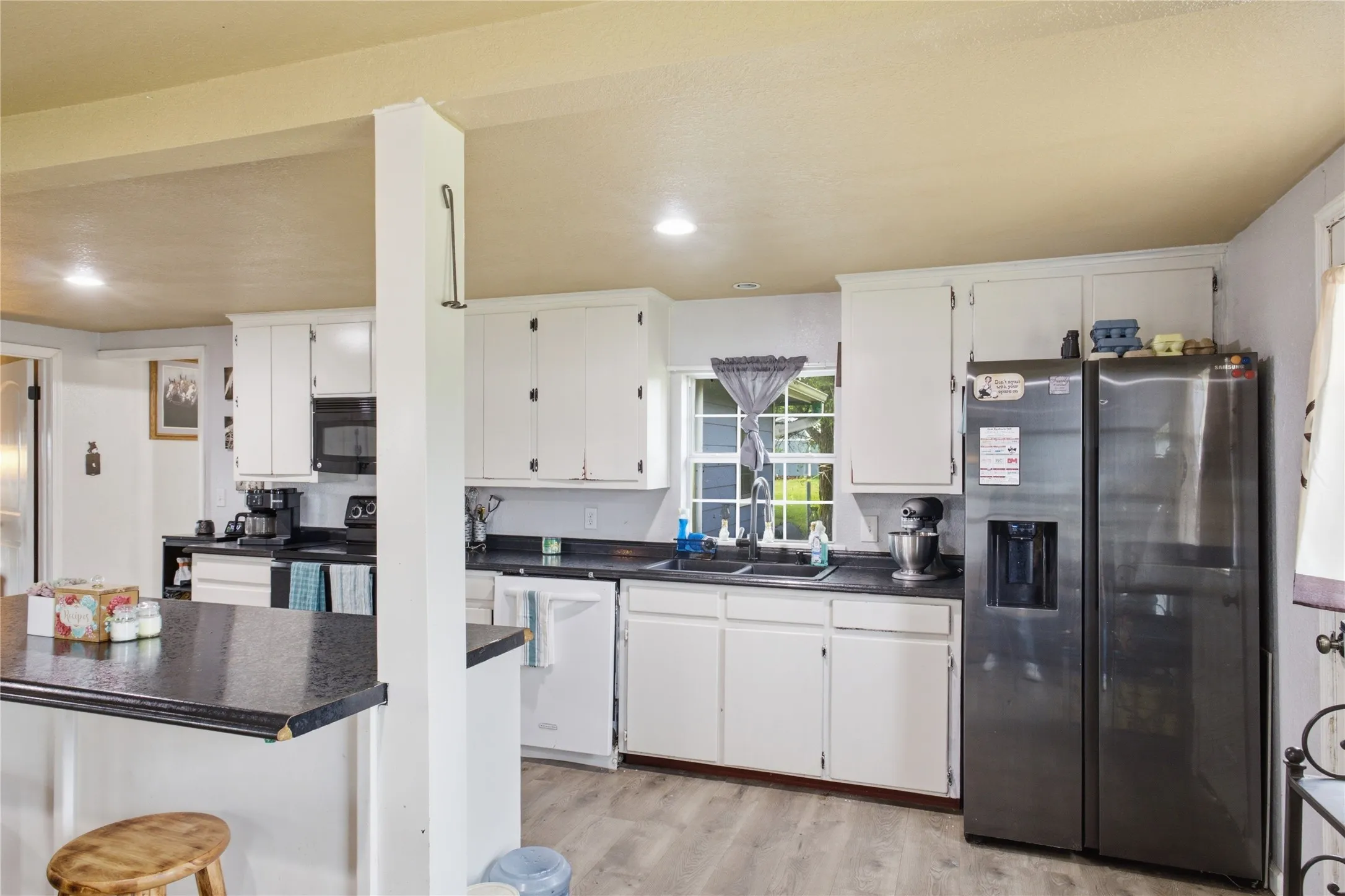 Single Family Residence For Sale in Fannin County , 13017 E Fm 273, Telephone, Texas 75488, 2 Bedroom, 1 Bathroom, Garage spaces, 1,332 Sqft, built in 1940, mls#21305185, Real Estate Agent in Telephone, Homes For Sale in Fannin county, Homes For Sale in Telephone, Realtor in Telephone Texas, Real Estate Brokerage Independent Realty Texas, Luminita Cordes Realtor