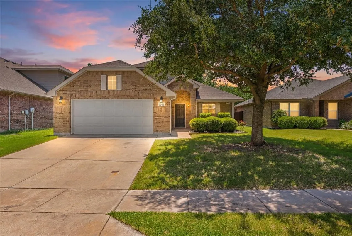 Single Family Residence For Sale in Tarrant County , 4604 Fern Valley Drive, Fort Worth, Texas 76244, 3 Bedroom, 2 Bathroom, 2 Garage spaces, 1,404 Sqft, built in 2011, Price $299,000, mls#21311764, Real Estate Agent in Fort Worth, Homes For Sale in Tarrant county, Homes For Sale in Fort Worth, Realtor in Fort Worth Texas, Real Estate Brokerage Independent Realty Texas, Luminita Cordes Realtor