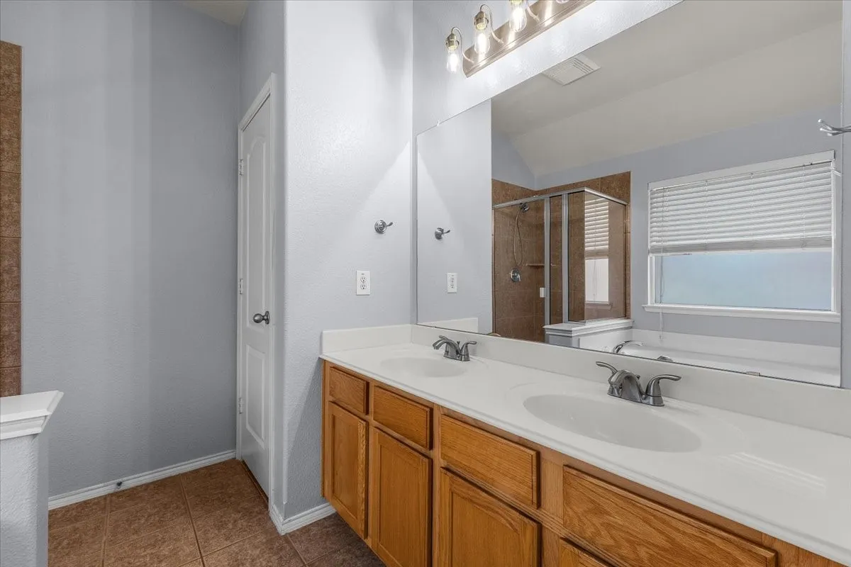 Single Family Residence For Sale in Tarrant County , 4604 Fern Valley Drive, Fort Worth, Texas 76244, 3 Bedroom, 2 Bathroom, 2 Garage spaces, 1,404 Sqft, built in 2011, Price $299,000, mls#21311764, Real Estate Agent in Fort Worth, Homes For Sale in Tarrant county, Homes For Sale in Fort Worth, Realtor in Fort Worth Texas, Real Estate Brokerage Independent Realty Texas, Luminita Cordes Realtor