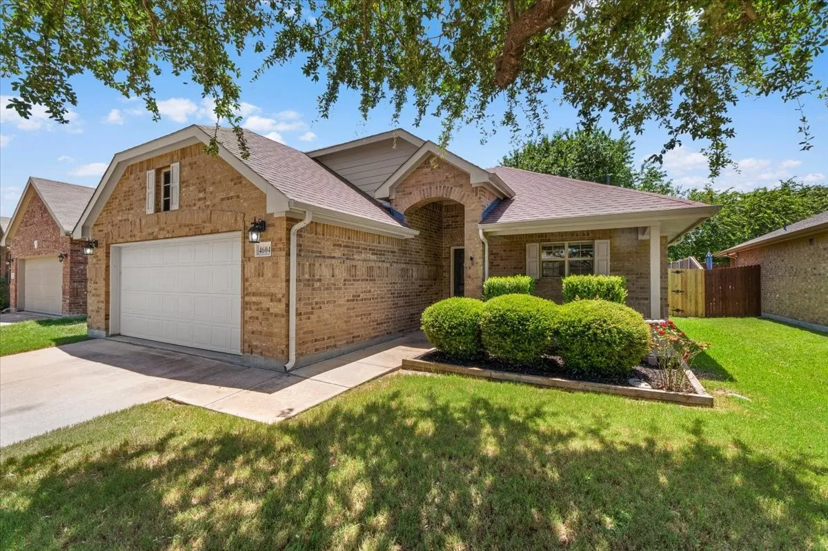 Single Family Residence For Sale in Tarrant County , 4604 Fern Valley Drive, Fort Worth, Texas 76244, 3 Bedroom, 2 Bathroom, 2 Garage spaces, 1,404 Sqft, built in 2011, Price $299,000, mls#21311764, Real Estate Agent in Fort Worth, Homes For Sale in Tarrant county, Homes For Sale in Fort Worth, Realtor in Fort Worth Texas, Real Estate Brokerage Independent Realty Texas, Luminita Cordes Realtor