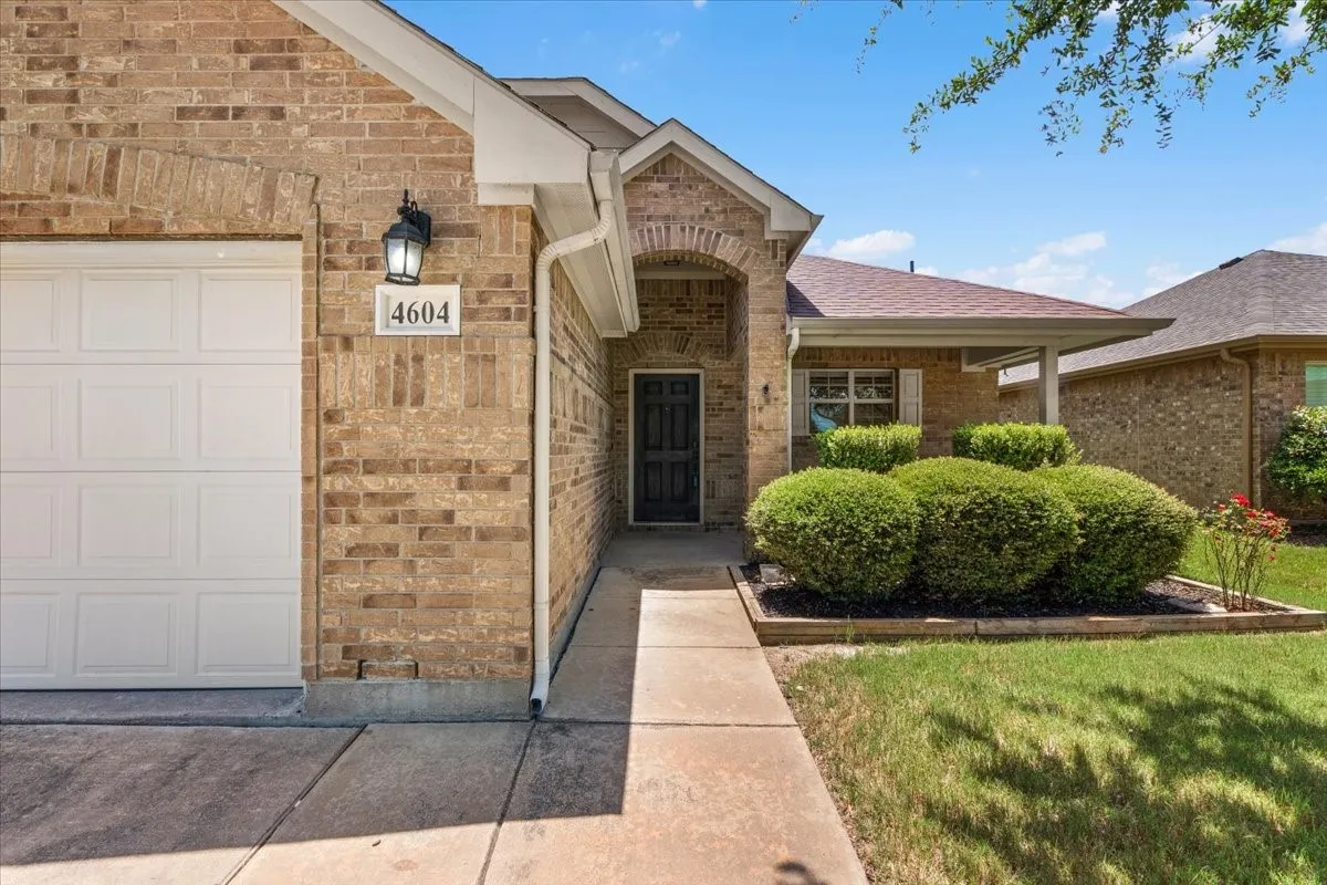 Single Family Residence For Sale in Tarrant County , 4604 Fern Valley Drive, Fort Worth, Texas 76244, 3 Bedroom, 2 Bathroom, 2 Garage spaces, 1,404 Sqft, built in 2011, Price $299,000, mls#21311764, Real Estate Agent in Fort Worth, Homes For Sale in Tarrant county, Homes For Sale in Fort Worth, Realtor in Fort Worth Texas, Real Estate Brokerage Independent Realty Texas, Luminita Cordes Realtor