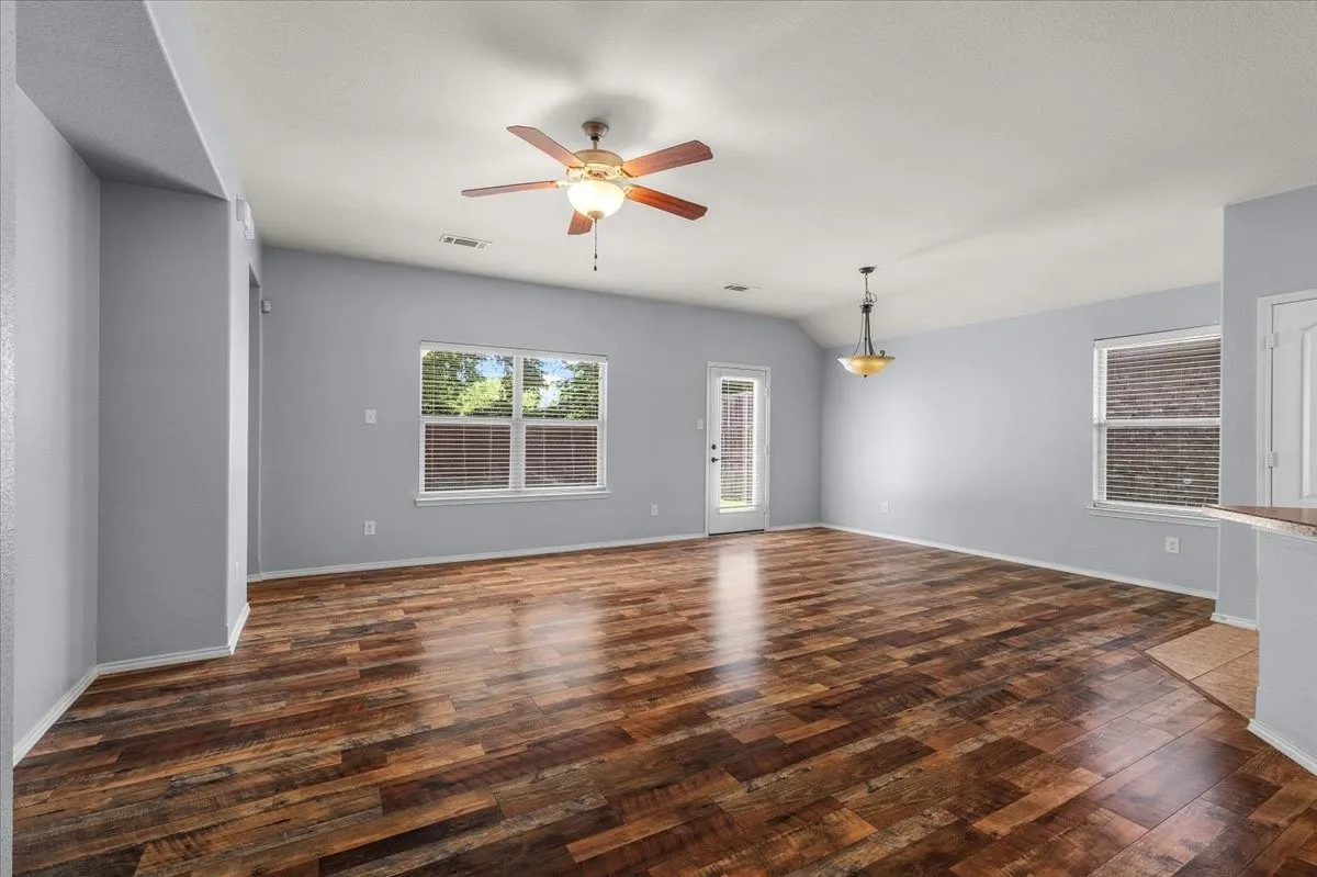 Single Family Residence For Sale in Tarrant County , 4604 Fern Valley Drive, Fort Worth, Texas 76244, 3 Bedroom, 2 Bathroom, 2 Garage spaces, 1,404 Sqft, built in 2011, Price $299,000, mls#21311764, Real Estate Agent in Fort Worth, Homes For Sale in Tarrant county, Homes For Sale in Fort Worth, Realtor in Fort Worth Texas, Real Estate Brokerage Independent Realty Texas, Luminita Cordes Realtor