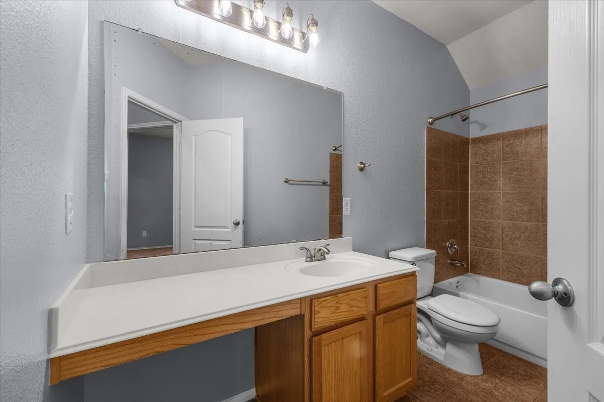 Single Family Residence For Sale in Tarrant County , 4604 Fern Valley Drive, Fort Worth, Texas 76244, 3 Bedroom, 2 Bathroom, 2 Garage spaces, 1,404 Sqft, built in 2011, Price $299,000, mls#21311764, Real Estate Agent in Fort Worth, Homes For Sale in Tarrant county, Homes For Sale in Fort Worth, Realtor in Fort Worth Texas, Real Estate Brokerage Independent Realty Texas, Luminita Cordes Realtor