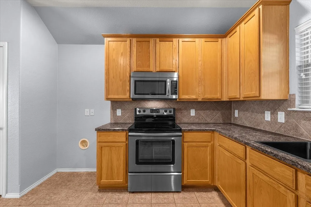 Single Family Residence For Sale in Tarrant County , 4604 Fern Valley Drive, Fort Worth, Texas 76244, 3 Bedroom, 2 Bathroom, 2 Garage spaces, 1,404 Sqft, built in 2011, Price $299,000, mls#21311764, Real Estate Agent in Fort Worth, Homes For Sale in Tarrant county, Homes For Sale in Fort Worth, Realtor in Fort Worth Texas, Real Estate Brokerage Independent Realty Texas, Luminita Cordes Realtor