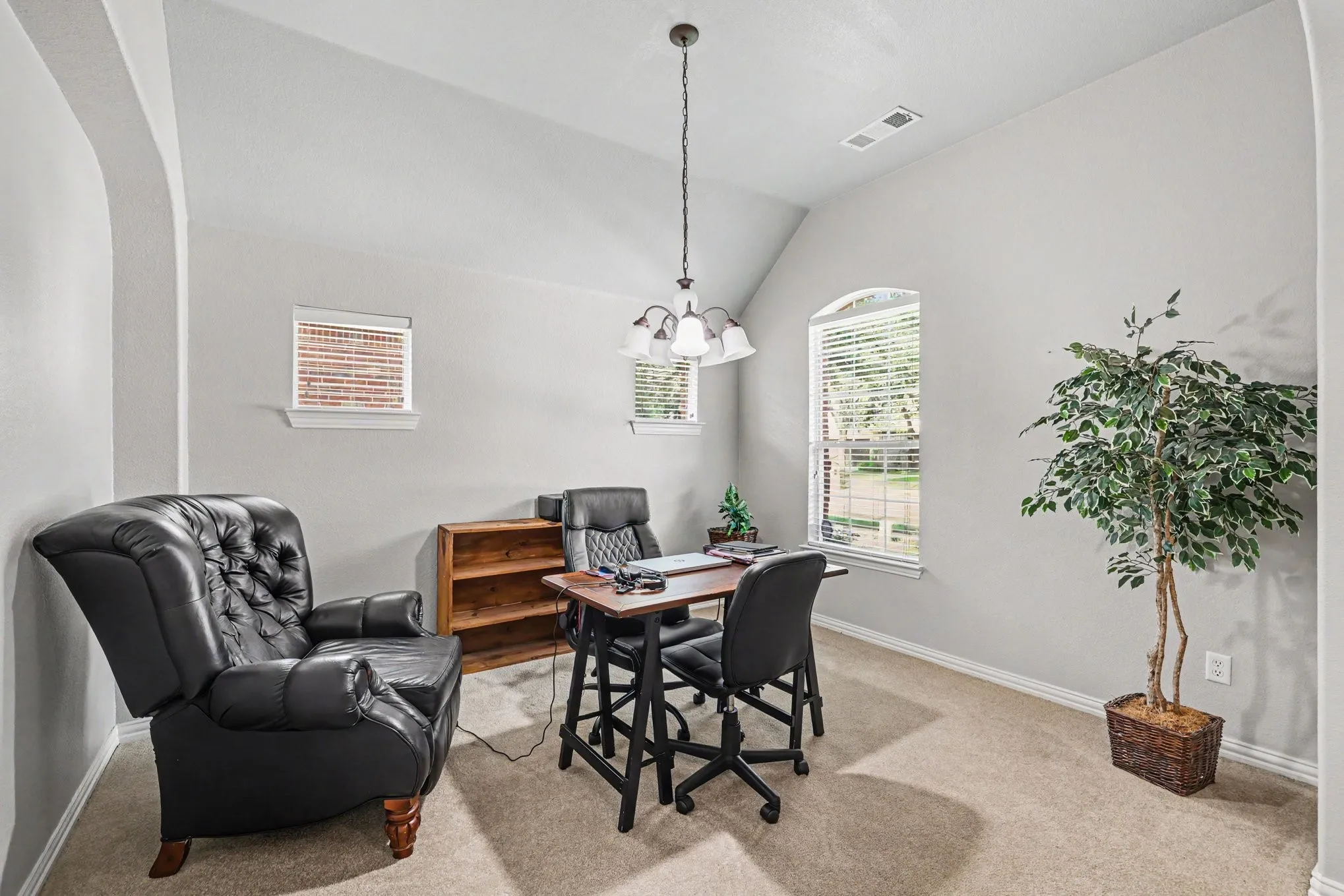 Single Family Residence For Sale in Denton County , 8586 Robertson Drive, Frisco, Texas 75036, 3 Bedroom, 2 Bathroom, 2 Garage spaces, 2,019 Sqft, built in 2005, mls#21310103, Real Estate Agent in Frisco, Homes For Sale in Denton county, Homes For Sale in Frisco, Realtor in Frisco Texas, Real Estate Brokerage Independent Realty Texas, Luminita Cordes Realtor