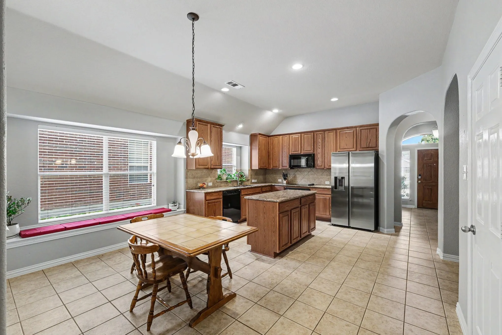 Single Family Residence For Sale in Denton County , 8586 Robertson Drive, Frisco, Texas 75036, 3 Bedroom, 2 Bathroom, 2 Garage spaces, 2,019 Sqft, built in 2005, mls#21310103, Real Estate Agent in Frisco, Homes For Sale in Denton county, Homes For Sale in Frisco, Realtor in Frisco Texas, Real Estate Brokerage Independent Realty Texas, Luminita Cordes Realtor