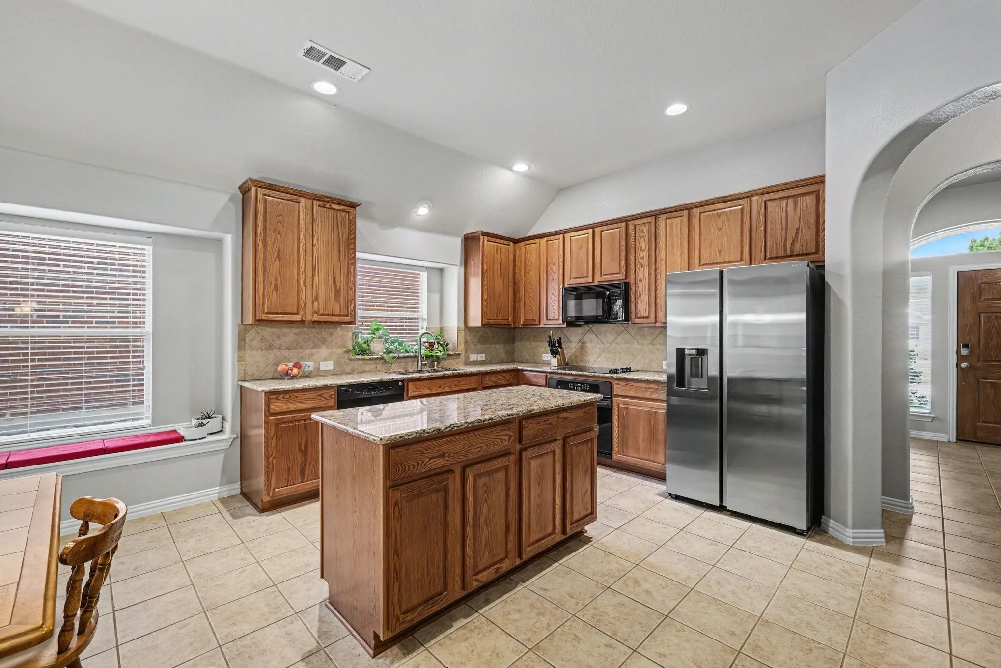 Single Family Residence For Sale in Denton County , 8586 Robertson Drive, Frisco, Texas 75036, 3 Bedroom, 2 Bathroom, 2 Garage spaces, 2,019 Sqft, built in 2005, mls#21310103, Real Estate Agent in Frisco, Homes For Sale in Denton county, Homes For Sale in Frisco, Realtor in Frisco Texas, Real Estate Brokerage Independent Realty Texas, Luminita Cordes Realtor