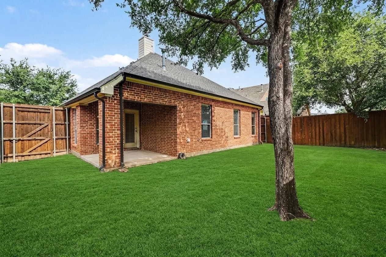 Single Family Residence For Sale in Denton County , 8586 Robertson Drive, Frisco, Texas 75036, 3 Bedroom, 2 Bathroom, 2 Garage spaces, 2,019 Sqft, built in 2005, mls#21310103, Real Estate Agent in Frisco, Homes For Sale in Denton county, Homes For Sale in Frisco, Realtor in Frisco Texas, Real Estate Brokerage Independent Realty Texas, Luminita Cordes Realtor