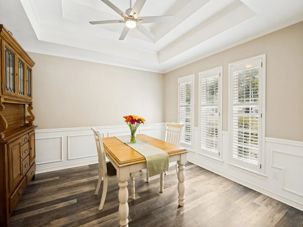 Tray ceiling with a ceiling fan