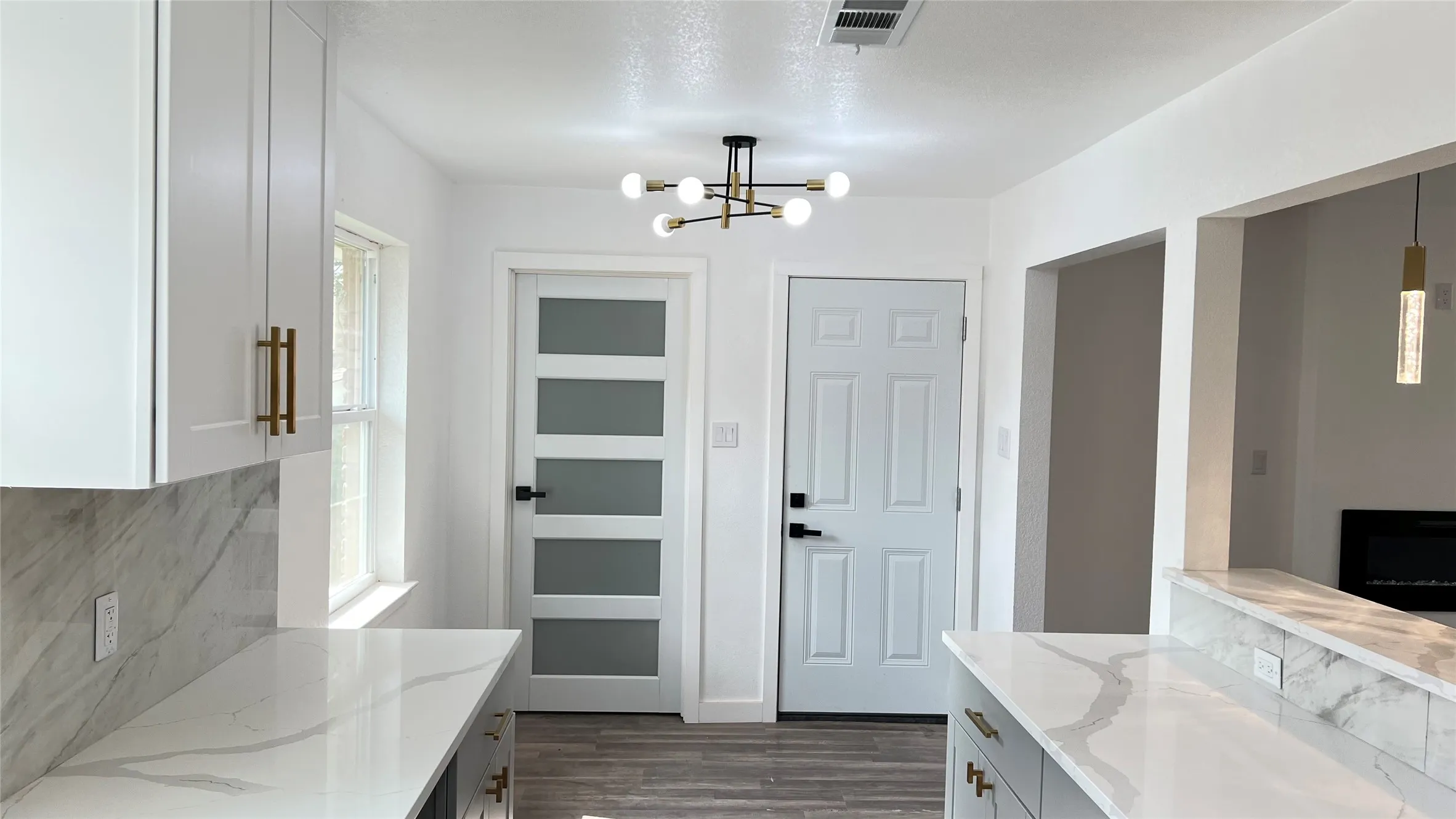 Single Family Residence For Sale in Dallas County , 1711 Heather Glen Drive, Dallas, Texas 75232, 3 Bedroom, 3 Bathroom, 2 Garage spaces, 1,578 Sqft, built in 1963, mls#21308454, Real Estate Agent in Dallas, Homes For Sale in Dallas county, Homes For Sale in Dallas, Realtor in Dallas Texas, Real Estate Brokerage Independent Realty Texas, Luminita Cordes Realtor