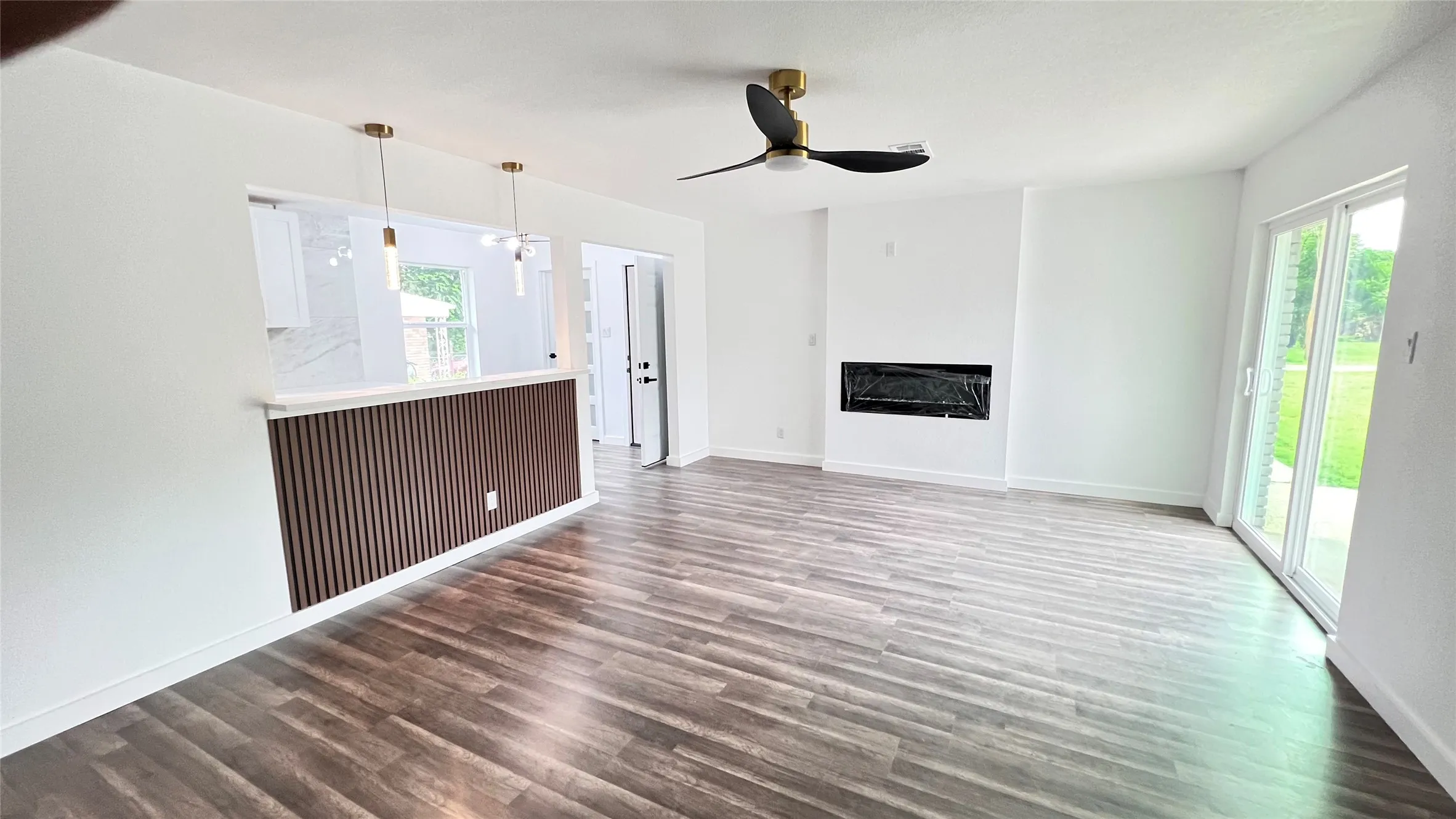 Single Family Residence For Sale in Dallas County , 1711 Heather Glen Drive, Dallas, Texas 75232, 3 Bedroom, 3 Bathroom, 2 Garage spaces, 1,578 Sqft, built in 1963, mls#21308454, Real Estate Agent in Dallas, Homes For Sale in Dallas county, Homes For Sale in Dallas, Realtor in Dallas Texas, Real Estate Brokerage Independent Realty Texas, Luminita Cordes Realtor