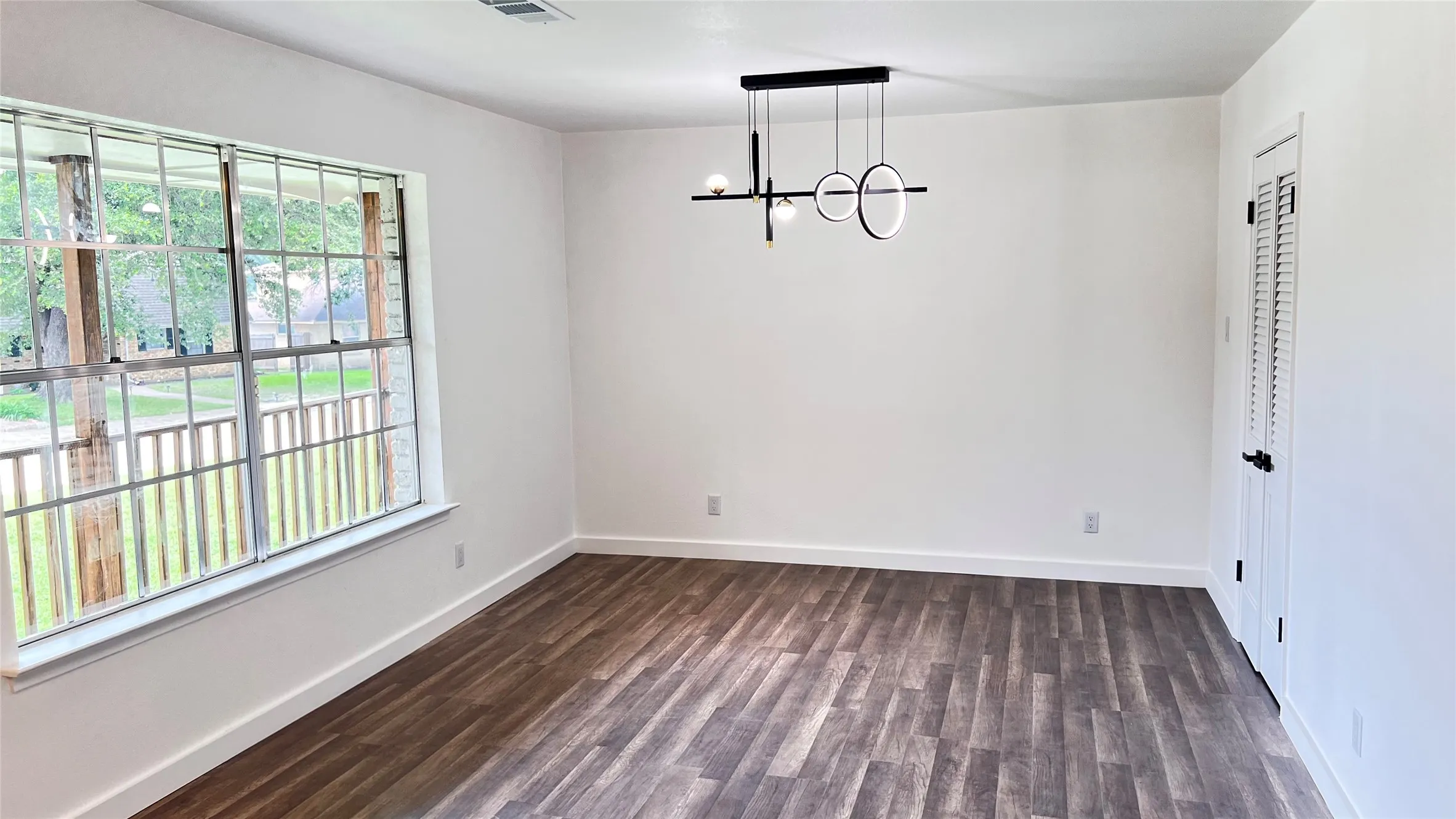 Single Family Residence For Sale in Dallas County , 1711 Heather Glen Drive, Dallas, Texas 75232, 3 Bedroom, 3 Bathroom, 2 Garage spaces, 1,578 Sqft, built in 1963, mls#21308454, Real Estate Agent in Dallas, Homes For Sale in Dallas county, Homes For Sale in Dallas, Realtor in Dallas Texas, Real Estate Brokerage Independent Realty Texas, Luminita Cordes Realtor