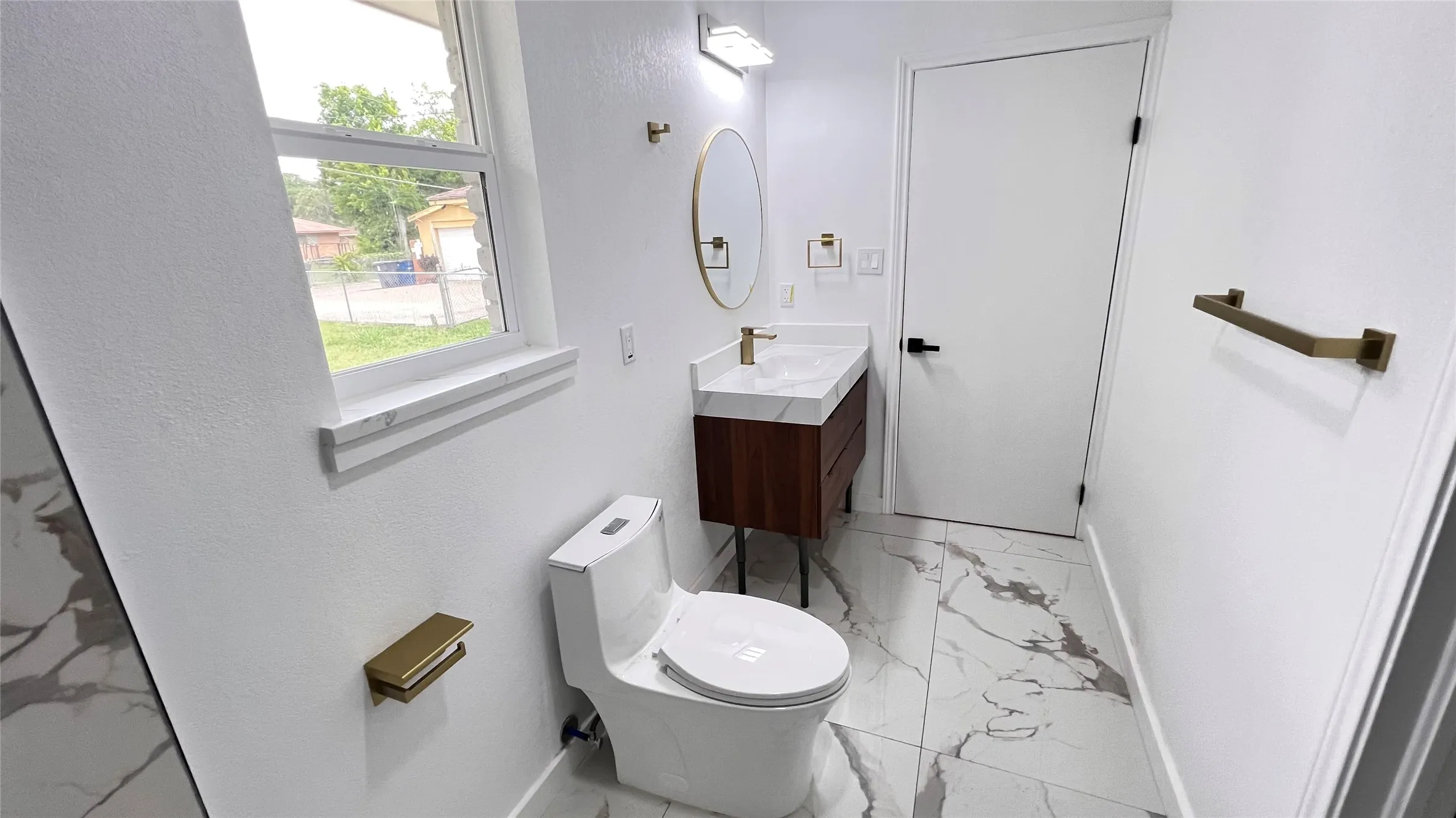 Single Family Residence For Sale in Dallas County , 1711 Heather Glen Drive, Dallas, Texas 75232, 3 Bedroom, 3 Bathroom, 2 Garage spaces, 1,578 Sqft, built in 1963, mls#21308454, Real Estate Agent in Dallas, Homes For Sale in Dallas county, Homes For Sale in Dallas, Realtor in Dallas Texas, Real Estate Brokerage Independent Realty Texas, Luminita Cordes Realtor