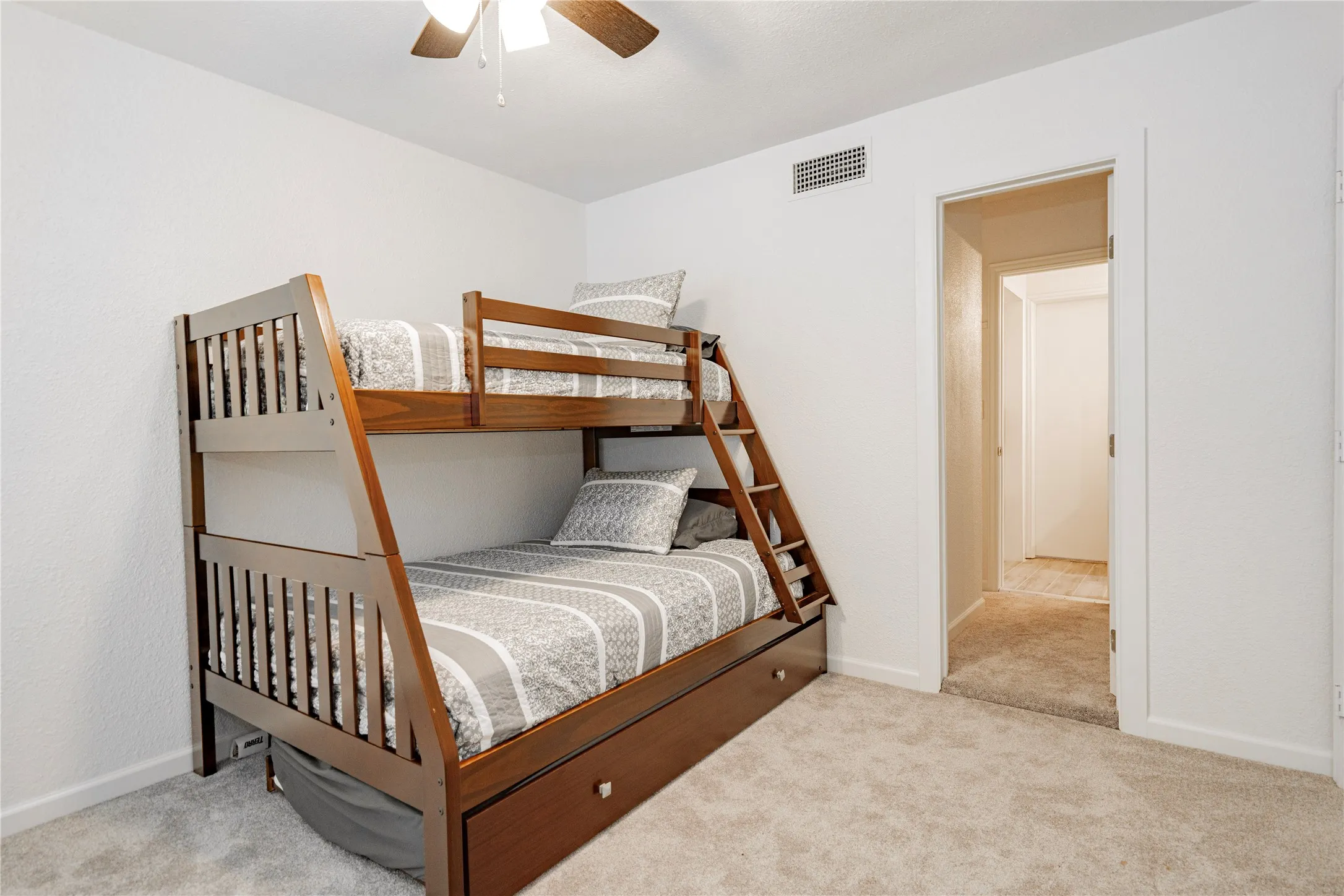 Single Family Residence For Sale in Grayson County , 347 Quail Creek Circle, Pottsboro, Texas 75076, 4 Bedroom, 3 Bathroom, 6 Garage spaces, 3,063 Sqft, built in 1983, mls#21311826, Real Estate Agent in Pottsboro, Homes For Sale in Grayson county, Homes For Sale in Pottsboro, Realtor in Pottsboro Texas, Real Estate Brokerage Independent Realty Texas, Luminita Cordes Realtor