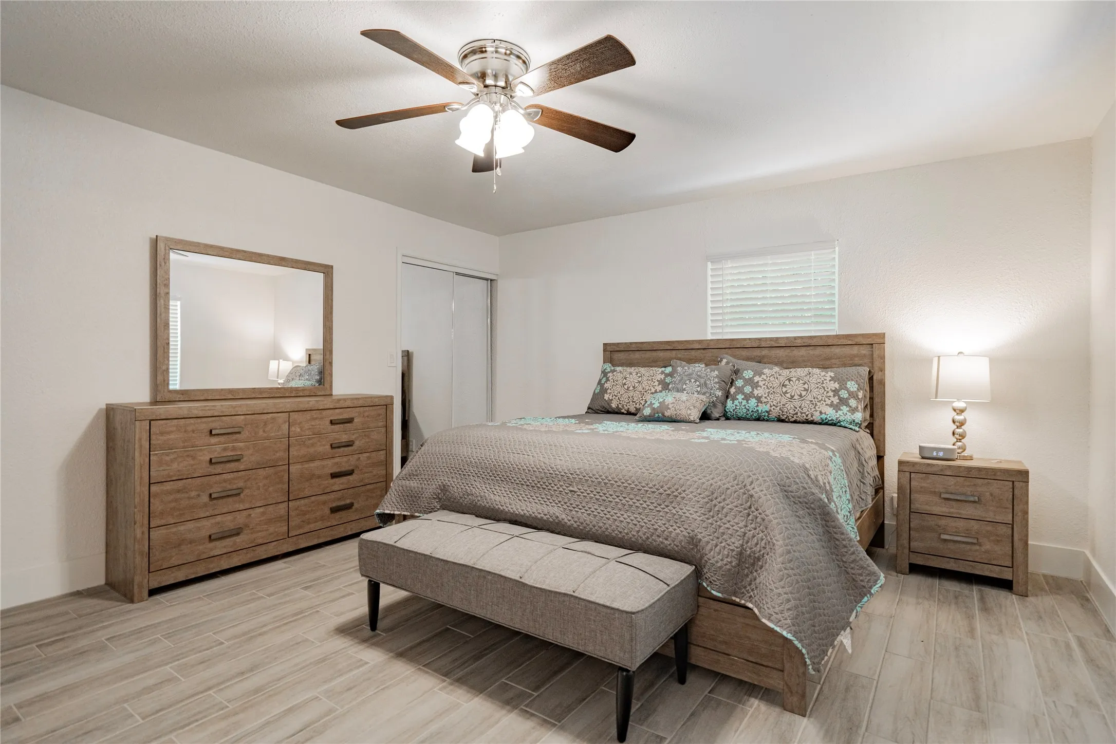 Single Family Residence For Sale in Grayson County , 347 Quail Creek Circle, Pottsboro, Texas 75076, 4 Bedroom, 3 Bathroom, 6 Garage spaces, 3,063 Sqft, built in 1983, mls#21311826, Real Estate Agent in Pottsboro, Homes For Sale in Grayson county, Homes For Sale in Pottsboro, Realtor in Pottsboro Texas, Real Estate Brokerage Independent Realty Texas, Luminita Cordes Realtor