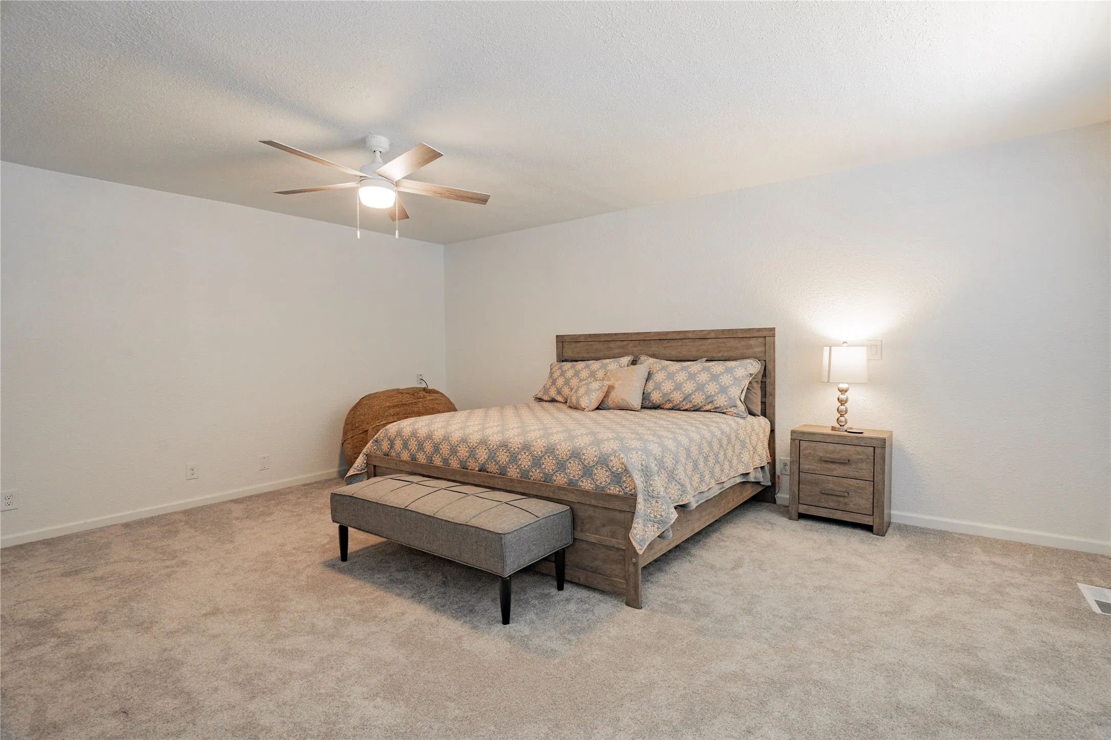 Single Family Residence For Sale in Grayson County , 347 Quail Creek Circle, Pottsboro, Texas 75076, 4 Bedroom, 3 Bathroom, 6 Garage spaces, 3,063 Sqft, built in 1983, mls#21311826, Real Estate Agent in Pottsboro, Homes For Sale in Grayson county, Homes For Sale in Pottsboro, Realtor in Pottsboro Texas, Real Estate Brokerage Independent Realty Texas, Luminita Cordes Realtor