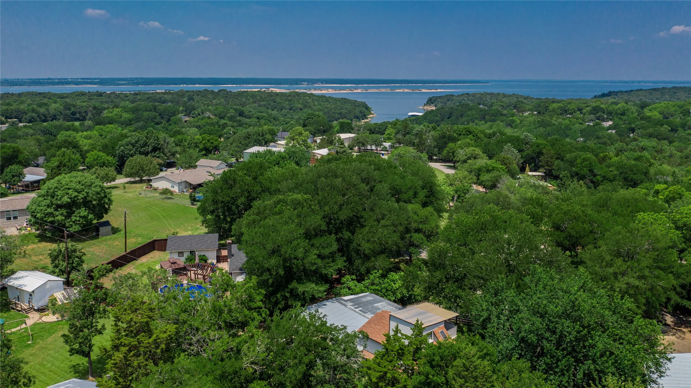 Single Family Residence For Sale in Grayson County , 347 Quail Creek Circle, Pottsboro, Texas 75076, 4 Bedroom, 3 Bathroom, 6 Garage spaces, 3,063 Sqft, built in 1983, mls#21311826, Real Estate Agent in Pottsboro, Homes For Sale in Grayson county, Homes For Sale in Pottsboro, Realtor in Pottsboro Texas, Real Estate Brokerage Independent Realty Texas, Luminita Cordes Realtor