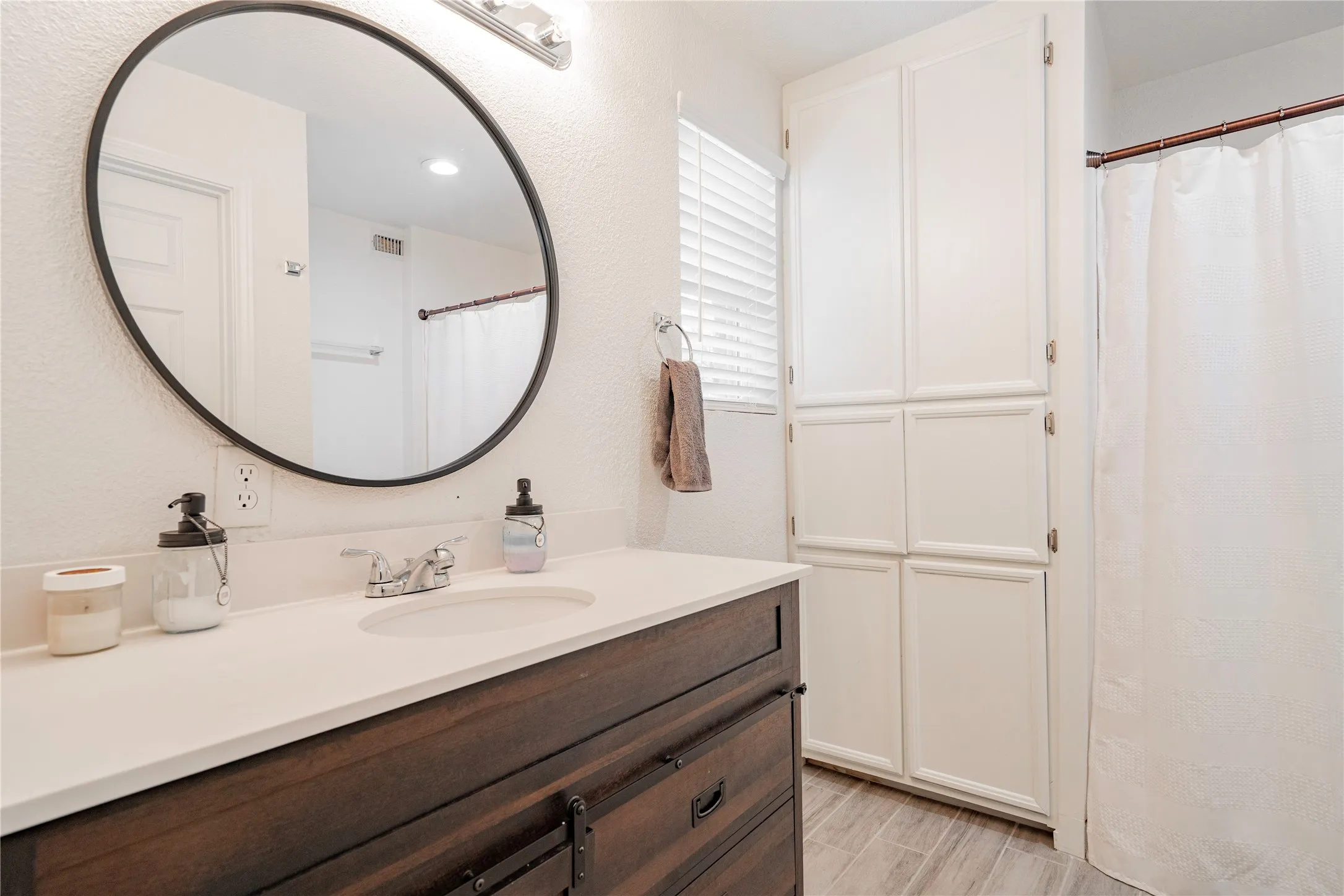 Single Family Residence For Sale in Grayson County , 347 Quail Creek Circle, Pottsboro, Texas 75076, 4 Bedroom, 3 Bathroom, 6 Garage spaces, 3,063 Sqft, built in 1983, mls#21311826, Real Estate Agent in Pottsboro, Homes For Sale in Grayson county, Homes For Sale in Pottsboro, Realtor in Pottsboro Texas, Real Estate Brokerage Independent Realty Texas, Luminita Cordes Realtor