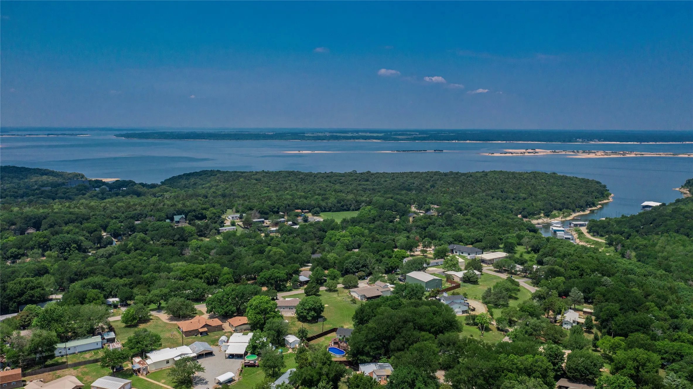 Single Family Residence For Sale in Grayson County , 347 Quail Creek Circle, Pottsboro, Texas 75076, 4 Bedroom, 3 Bathroom, 6 Garage spaces, 3,063 Sqft, built in 1983, mls#21311826, Real Estate Agent in Pottsboro, Homes For Sale in Grayson county, Homes For Sale in Pottsboro, Realtor in Pottsboro Texas, Real Estate Brokerage Independent Realty Texas, Luminita Cordes Realtor
