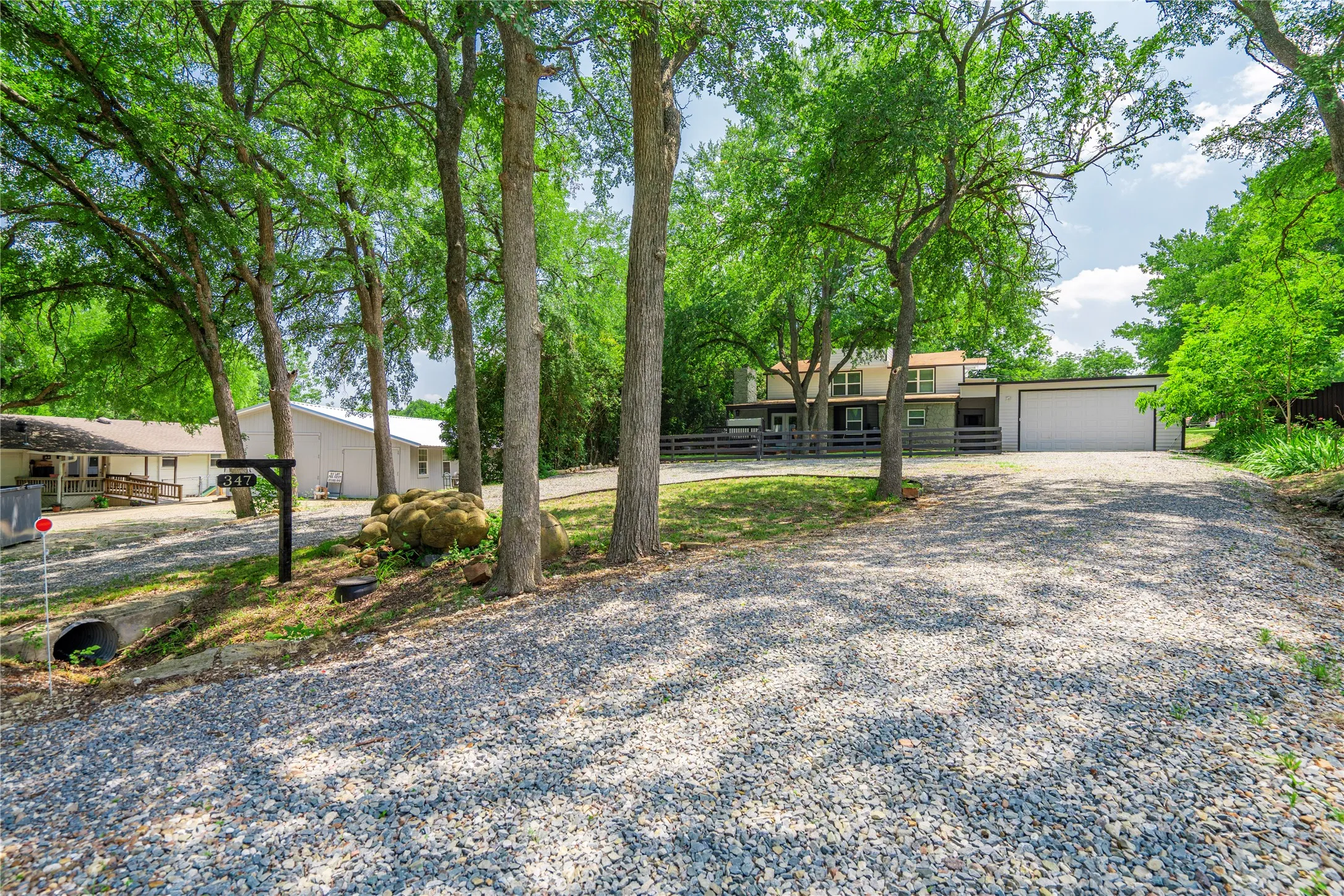 Single Family Residence For Sale in Grayson County , 347 Quail Creek Circle, Pottsboro, Texas 75076, 4 Bedroom, 3 Bathroom, 6 Garage spaces, 3,063 Sqft, built in 1983, mls#21311826, Real Estate Agent in Pottsboro, Homes For Sale in Grayson county, Homes For Sale in Pottsboro, Realtor in Pottsboro Texas, Real Estate Brokerage Independent Realty Texas, Luminita Cordes Realtor