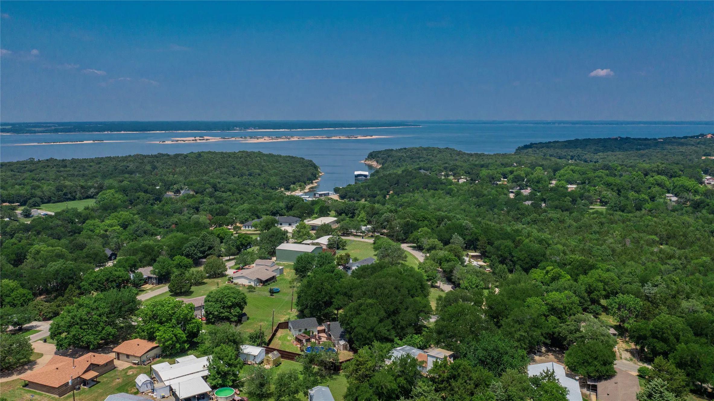 Single Family Residence For Sale in Grayson County , 347 Quail Creek Circle, Pottsboro, Texas 75076, 4 Bedroom, 3 Bathroom, 6 Garage spaces, 3,063 Sqft, built in 1983, mls#21311826, Real Estate Agent in Pottsboro, Homes For Sale in Grayson county, Homes For Sale in Pottsboro, Realtor in Pottsboro Texas, Real Estate Brokerage Independent Realty Texas, Luminita Cordes Realtor