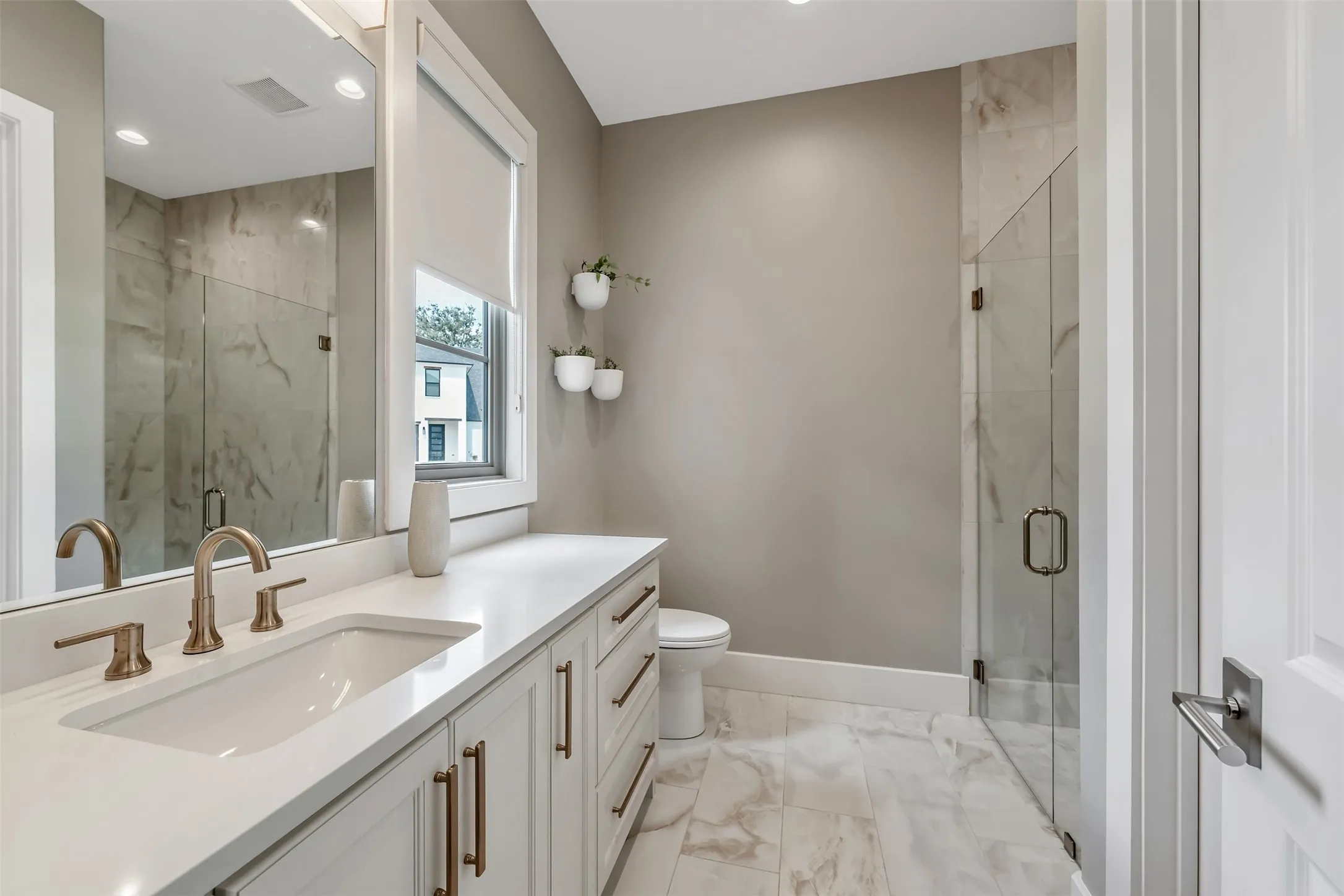 Single Family Residence For Sale in Smith County , 3004 Forest Trail, Tyler, Texas 75703, 4 Bedroom, 5 Bathroom, 3 Garage spaces, 4,514 Sqft, built in 2022, mls#21311830, Real Estate Agent in Tyler, Homes For Sale in Smith county, Homes For Sale in Tyler, Realtor in Tyler Texas, Real Estate Brokerage Independent Realty Texas, Luminita Cordes Realtor