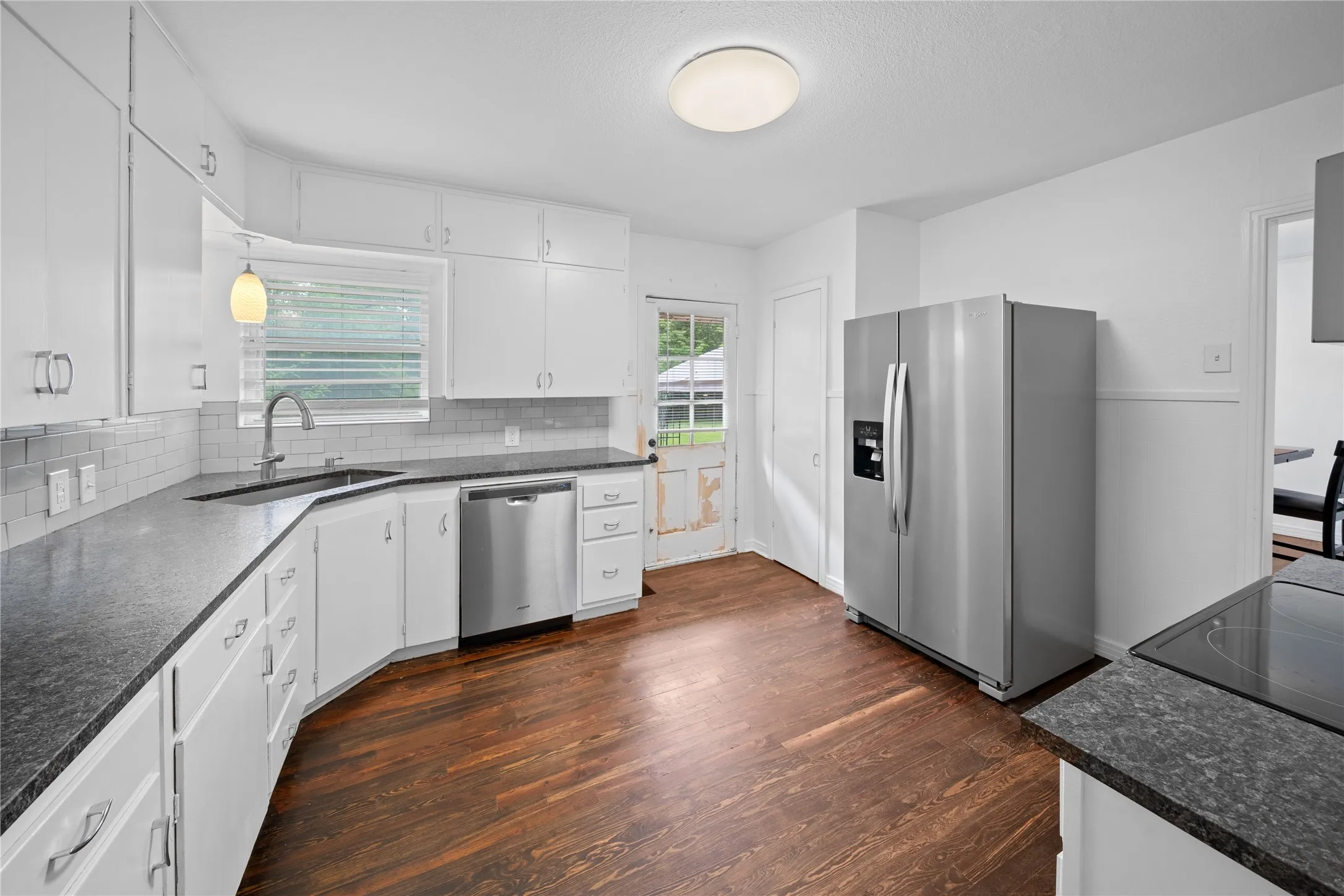 Single Family Residence For Sale in Smith County , 2717 Crestview Street, Tyler, Texas 75701, 3 Bedroom, 2 Bathroom, 2 Garage spaces, 1,725 Sqft, built in 1949, mls#21311480, Real Estate Agent in Tyler, Homes For Sale in Smith county, Homes For Sale in Tyler, Realtor in Tyler Texas, Real Estate Brokerage Independent Realty Texas, Luminita Cordes Realtor