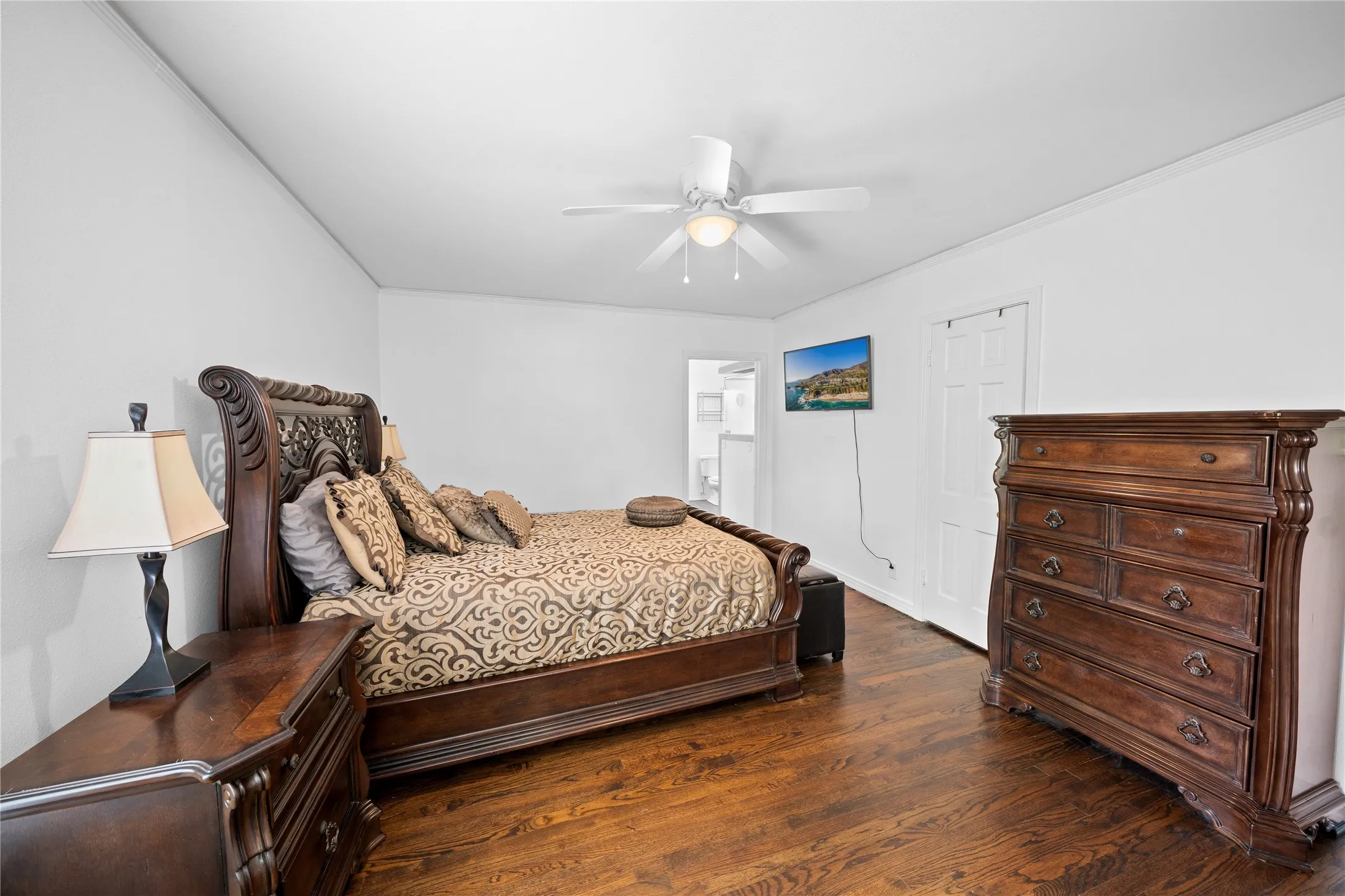 Single Family Residence For Sale in Smith County , 2717 Crestview Street, Tyler, Texas 75701, 3 Bedroom, 2 Bathroom, 2 Garage spaces, 1,725 Sqft, built in 1949, mls#21311480, Real Estate Agent in Tyler, Homes For Sale in Smith county, Homes For Sale in Tyler, Realtor in Tyler Texas, Real Estate Brokerage Independent Realty Texas, Luminita Cordes Realtor